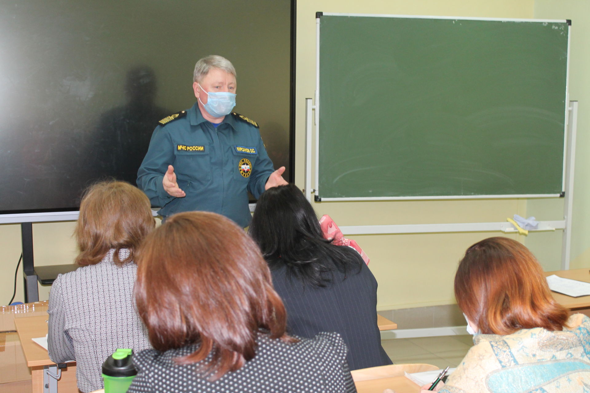 С чистопольскими педагогами говорили о безопасности детей на воде и дорогах