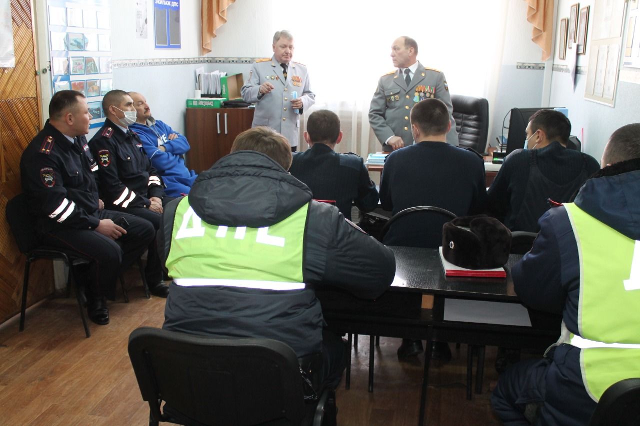 В Чистополе сотрудники отдела ГИБДД встретились с ветеранами службы
