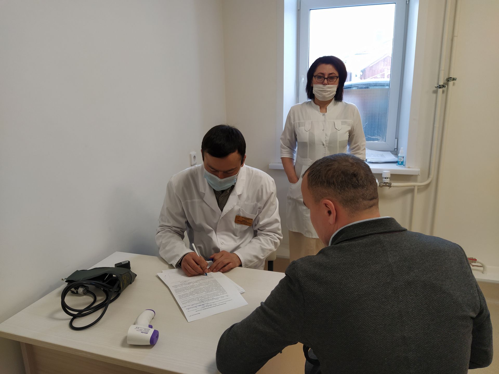 Сотрудники Чистопольской администрации привились вторым компонентом вакцины от коронавируса