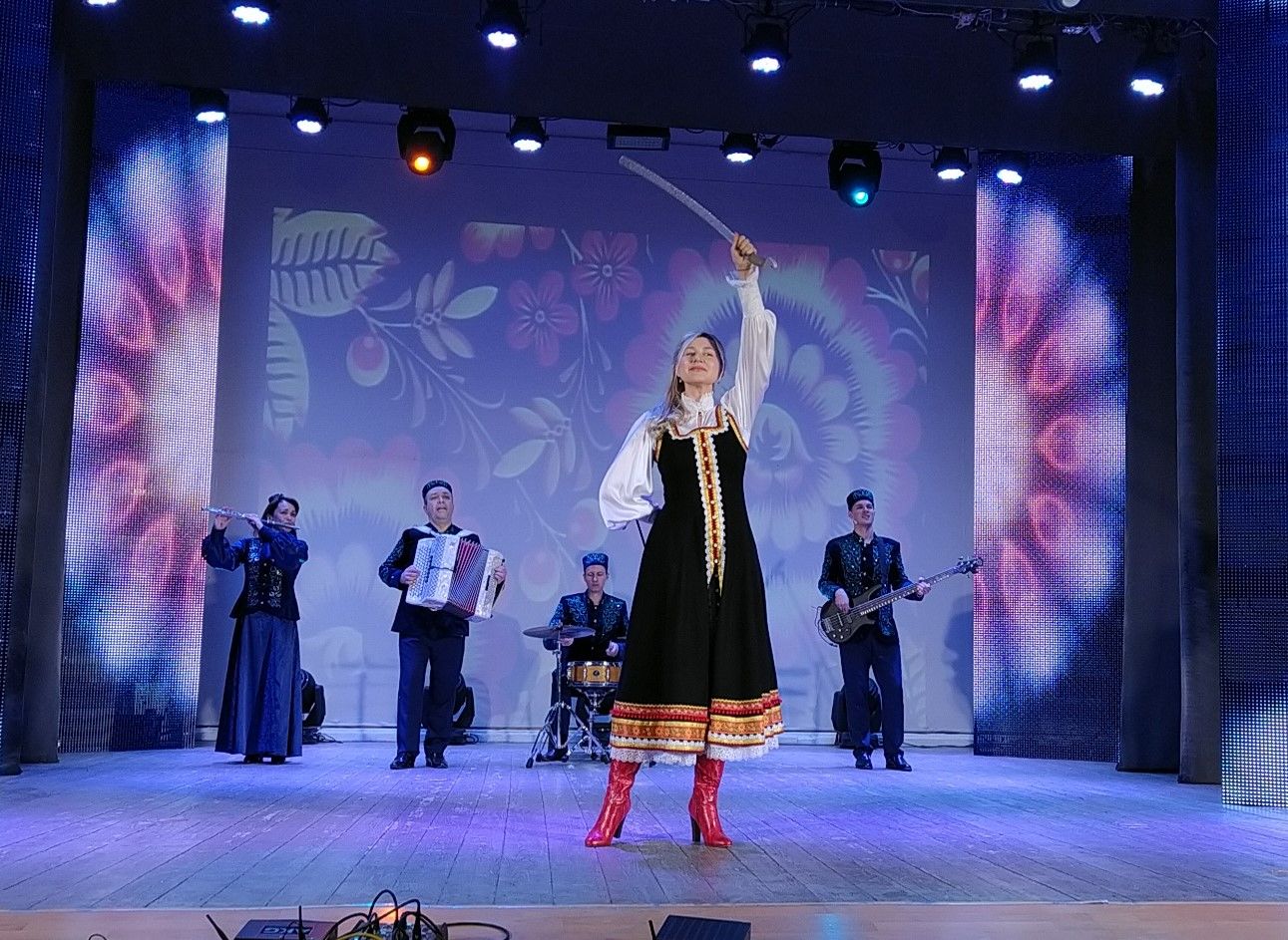На чистопольской сцене выступили известные артисты Татарстана