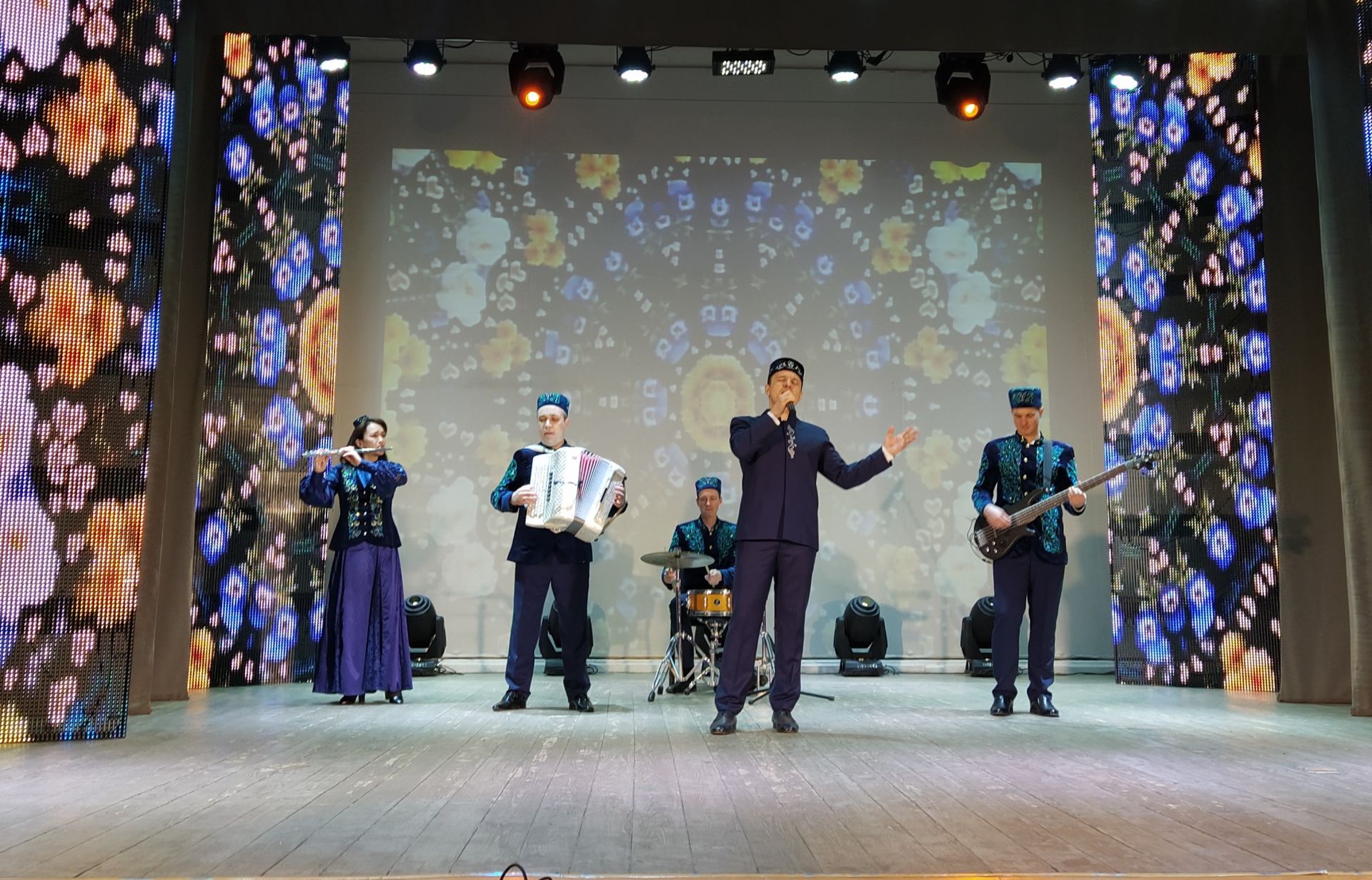 На чистопольской сцене выступили известные артисты Татарстана