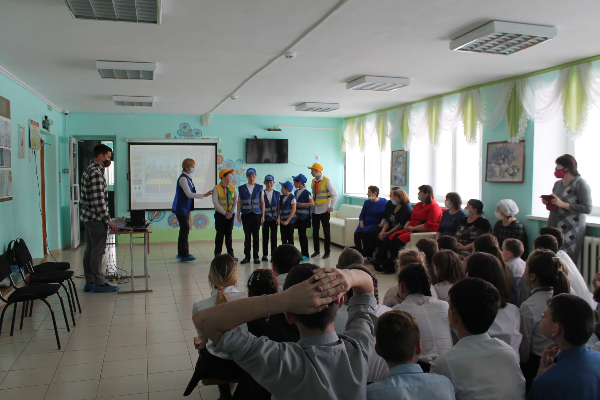 Чистопольским школьникам напомнили о правилах безопасного поведения на дорогах