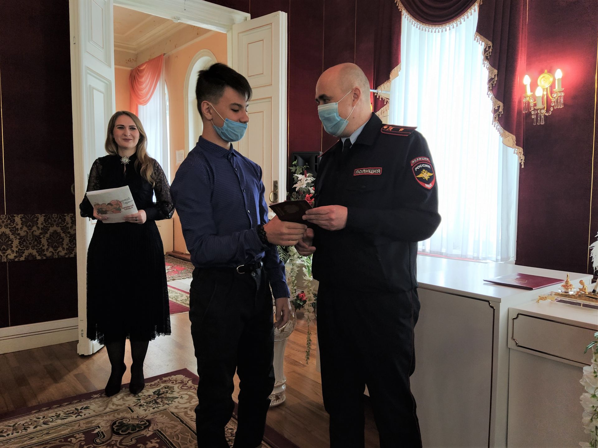 Десять школьников из Чистополя получили первый паспорт гражданина РФ