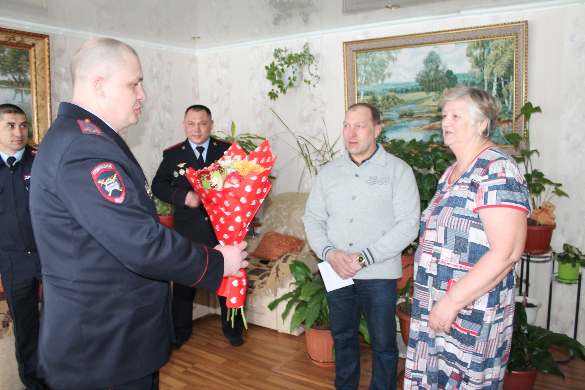 Мама погибшего сотрудника чистопольской ГАИ получила поздравления