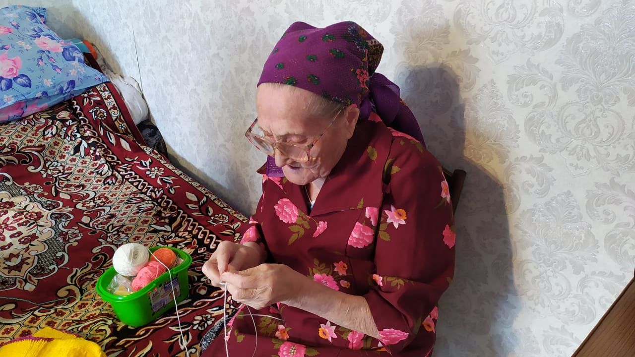 Поздравления с 90-летием принимала труженица тыла из Чистополя Анна Аткишкина