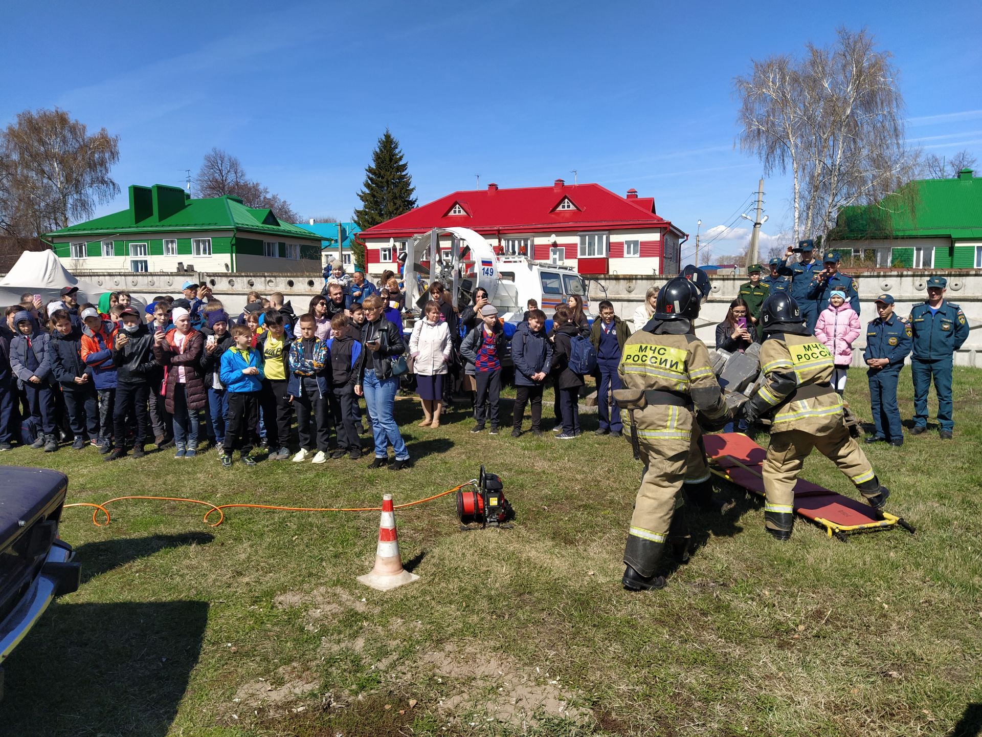 Чистопольские пожарные познакомили школьников с особенностями своей работы