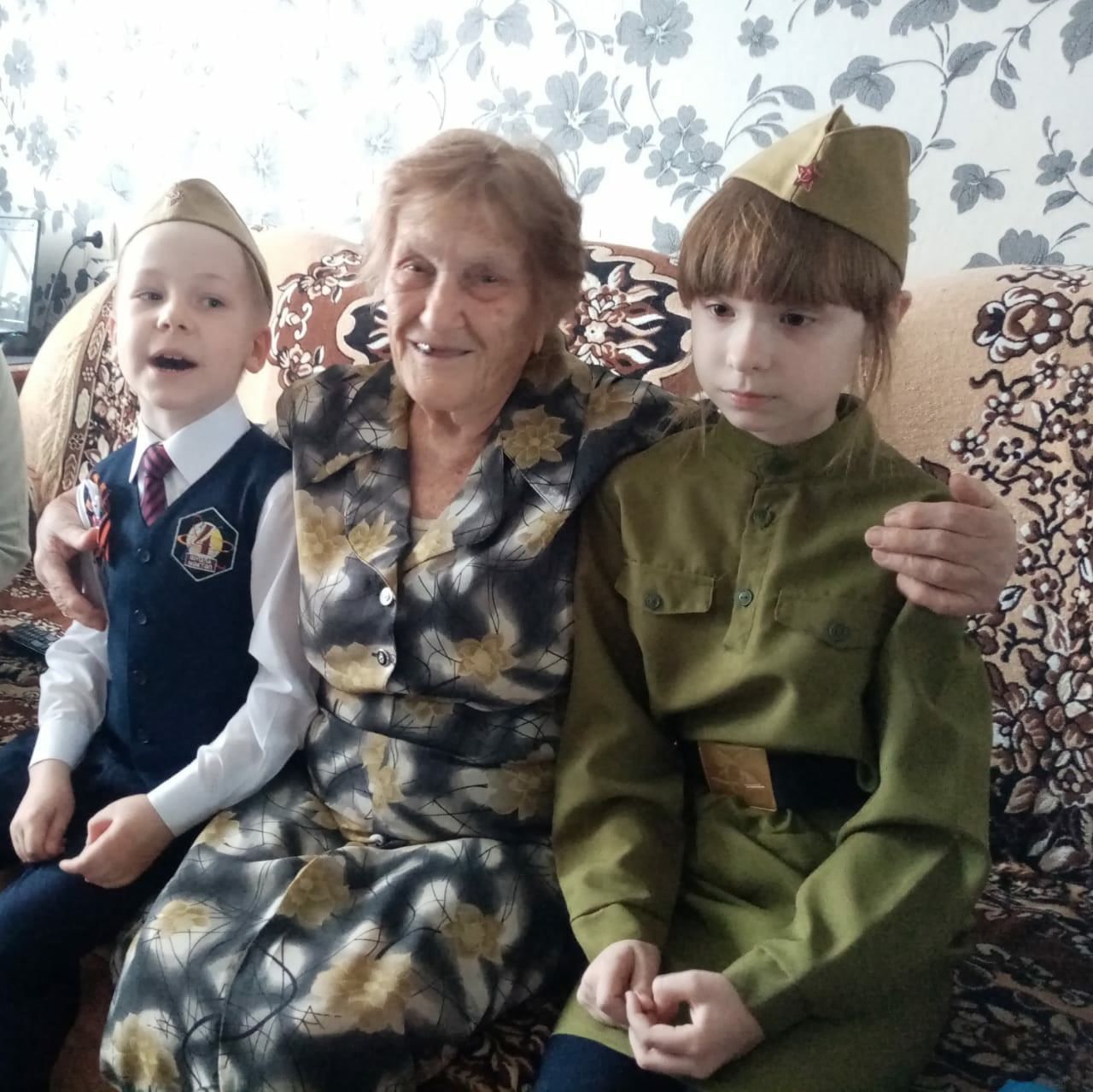 Учащиеся чистопольской школы № 4 побывали в гостях у труженицы тыла