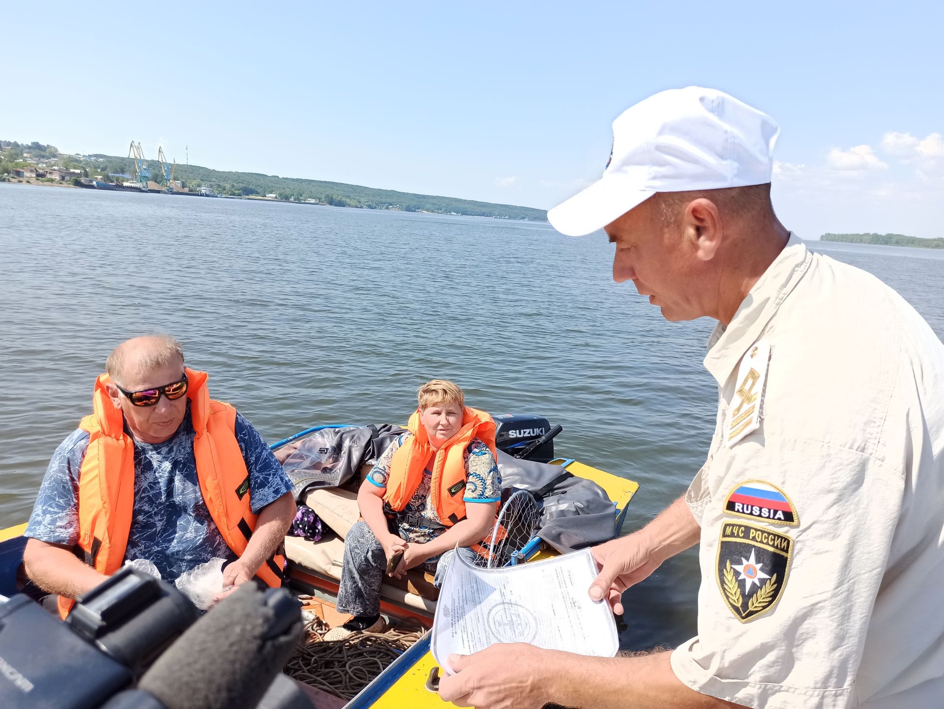 В Чистополе инспекторы ГИМС патрулируют водоемы (фоторепортаж)