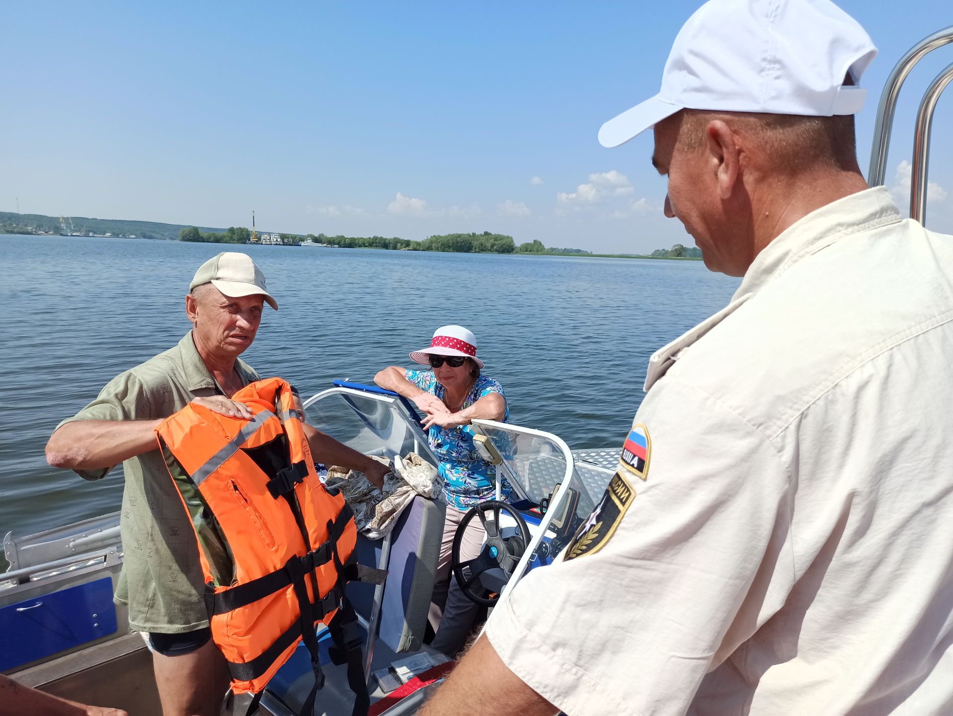 В Чистополе инспекторы ГИМС патрулируют водоемы (фоторепортаж)