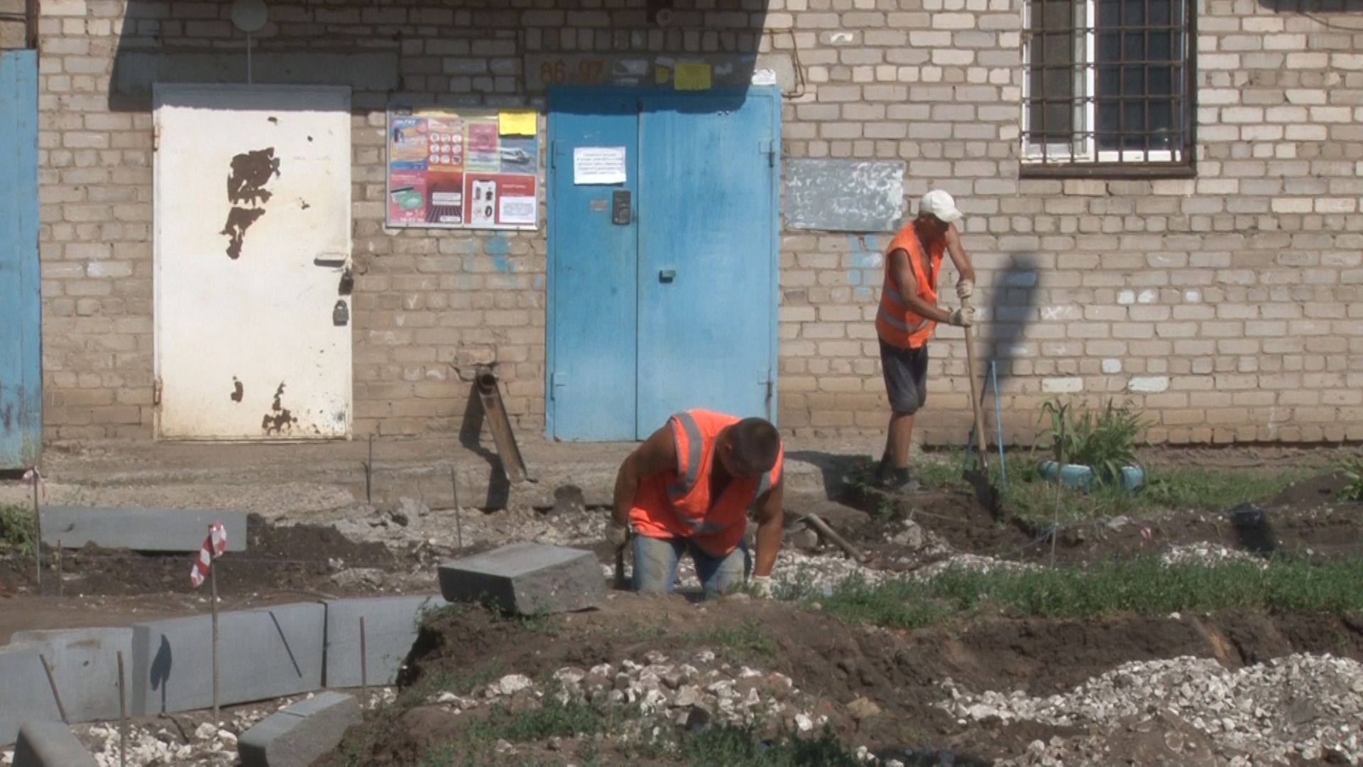 В этом году в Чистопольском районе по президентской программе отремонтируют 49 дворов многоквартирных домов (фоторепортаж)