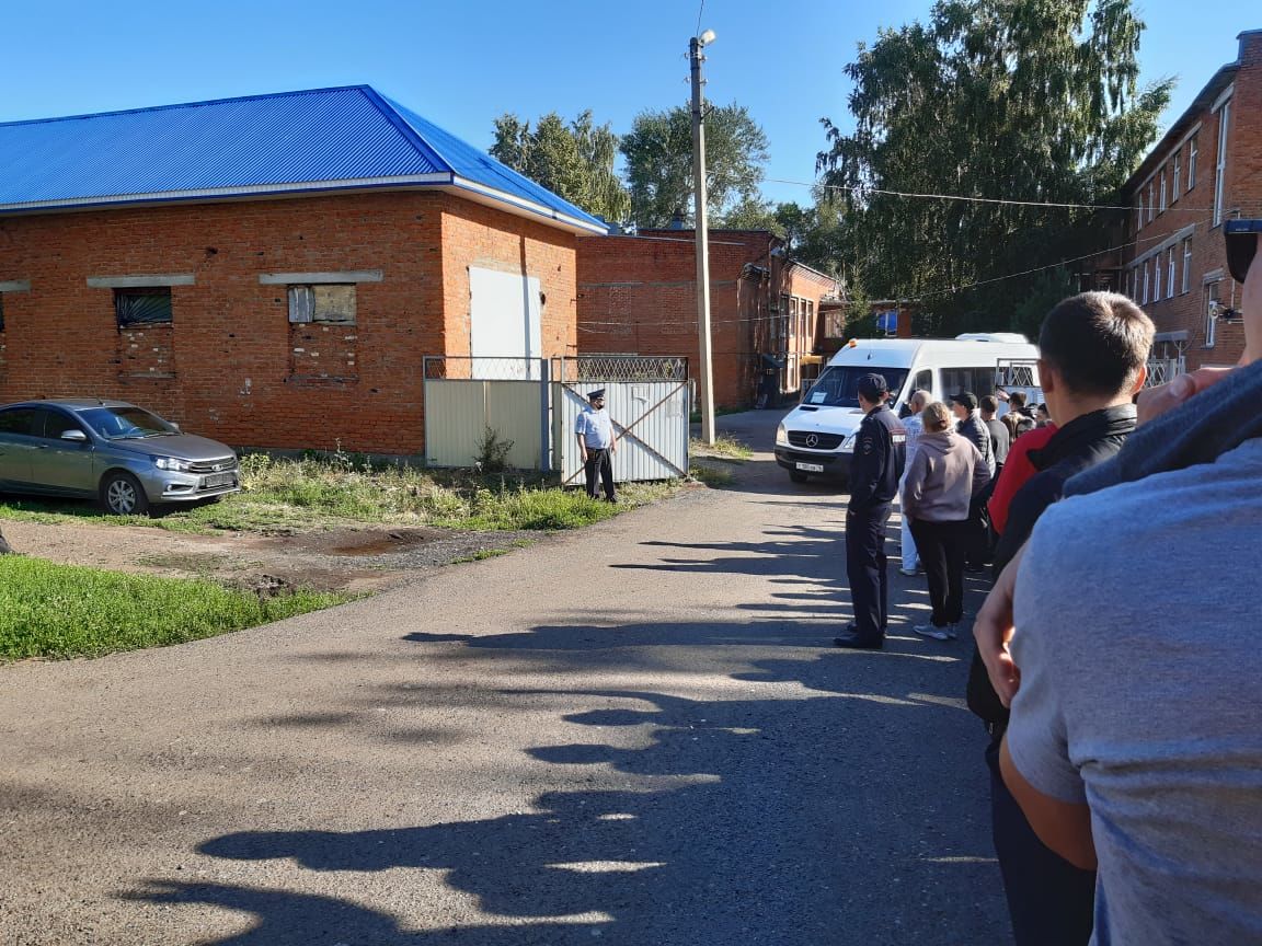 На службу в армию отправились 11 новобранцев из Чистопольского района