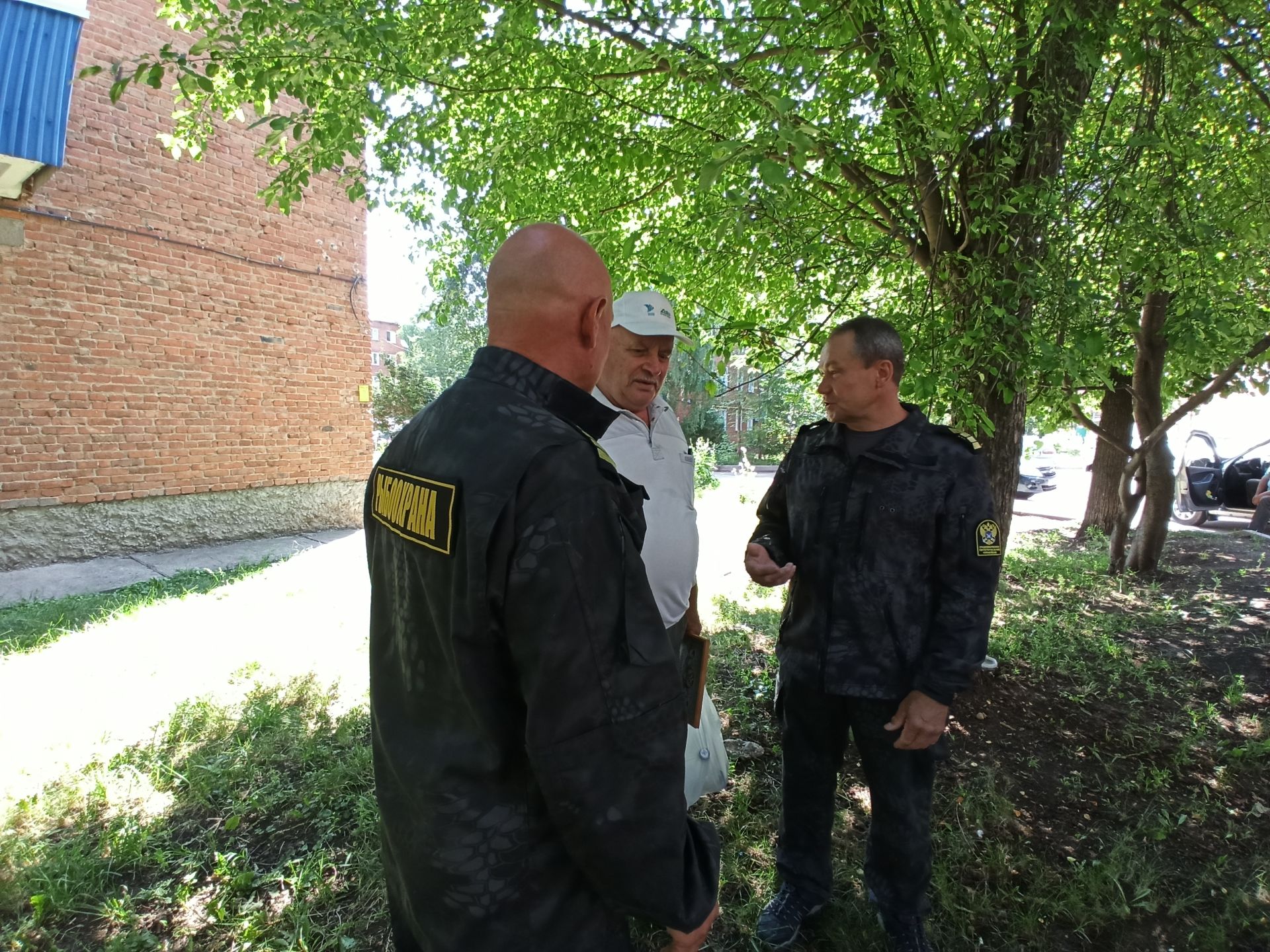 В Чистополе сотрудники отдела рыбоохраны навестили ветерана организации