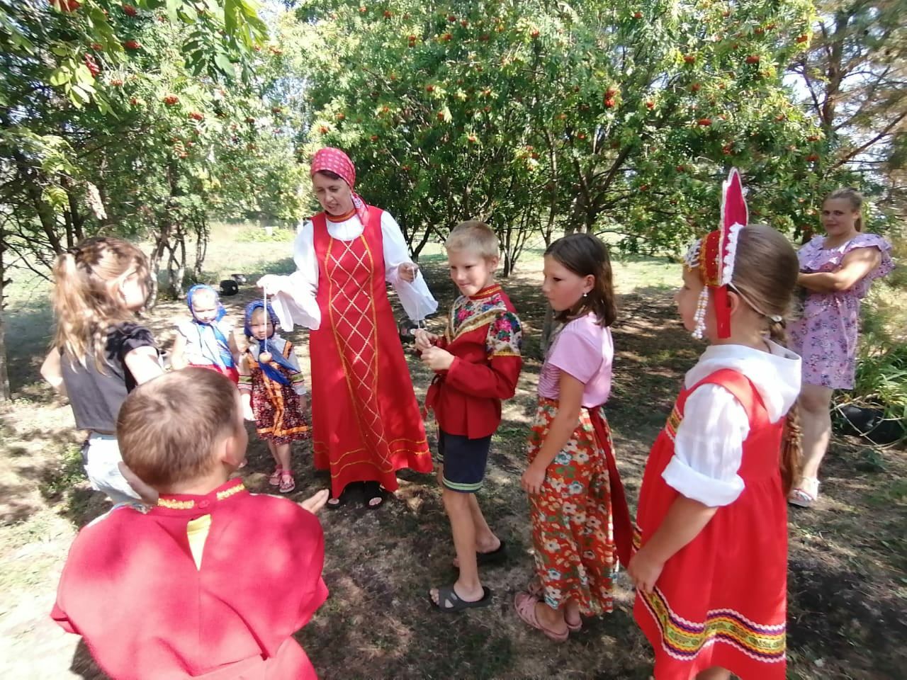 Яблочные веселинки»: в чистопольском селе для детей устроили игры и забавы