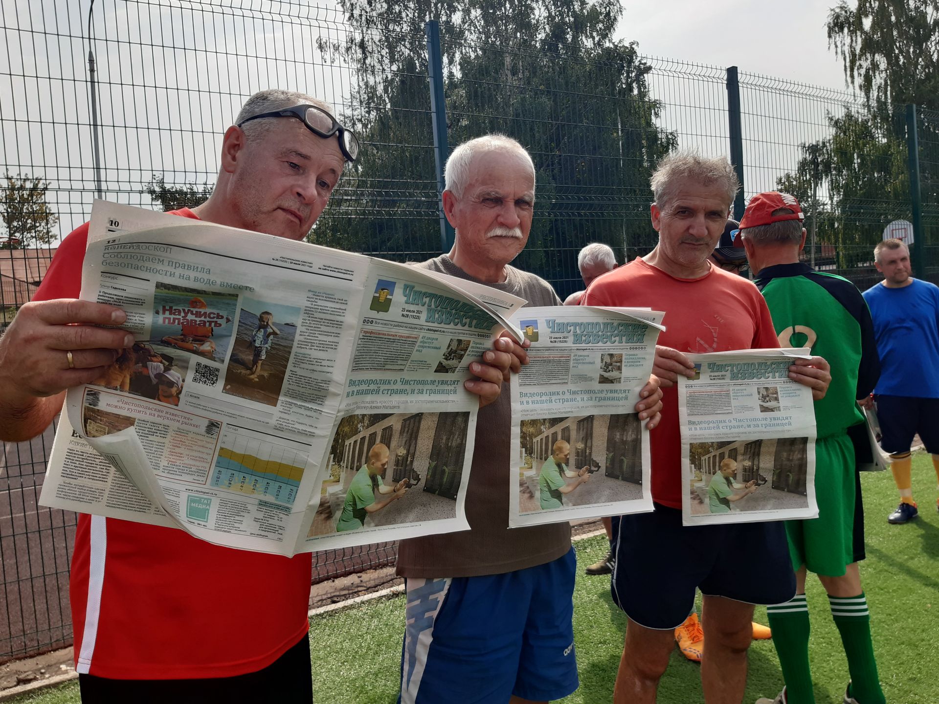 Футболисты боролись за кубок от «Чистопольских известий» (фоторепортаж)