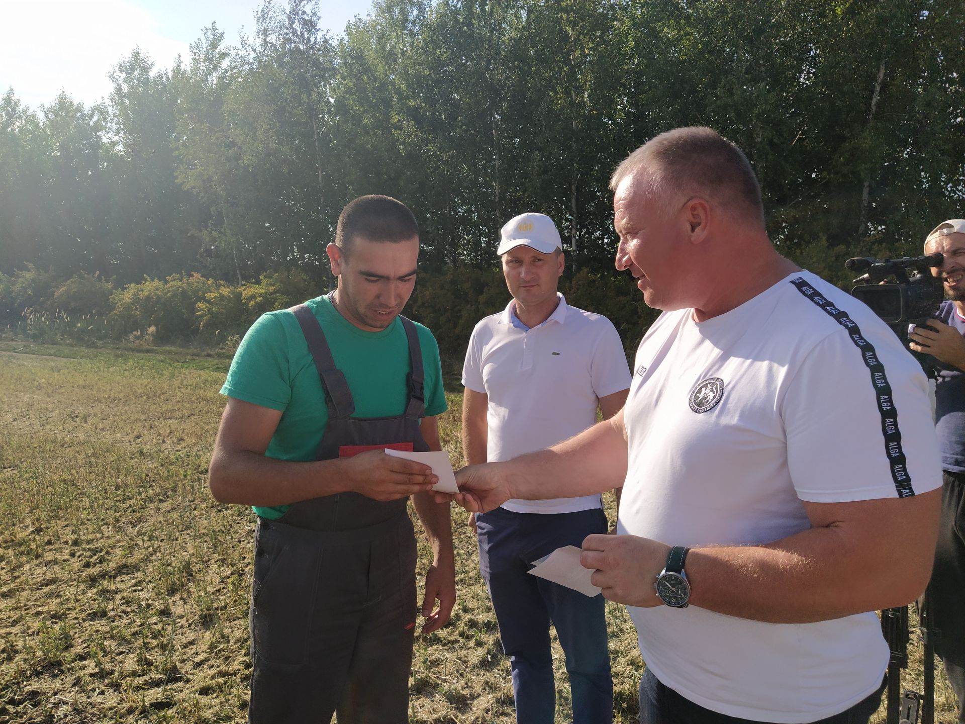 Передовые комбайнеры Чистопольского района получили денежные сертификаты