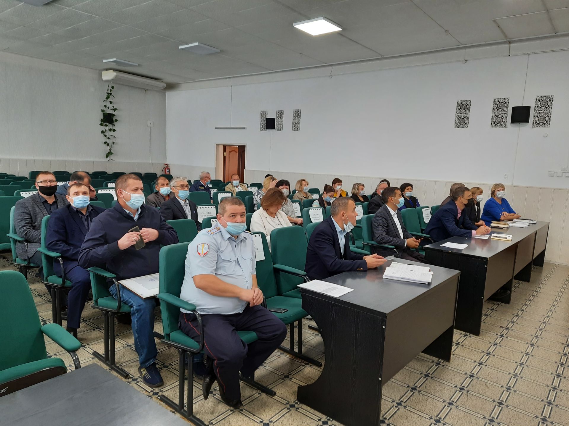 Оперативную обстановку, подписную кампанию, ход вакцинации обсудили на очередной планерке в чистопольском муниципалитете