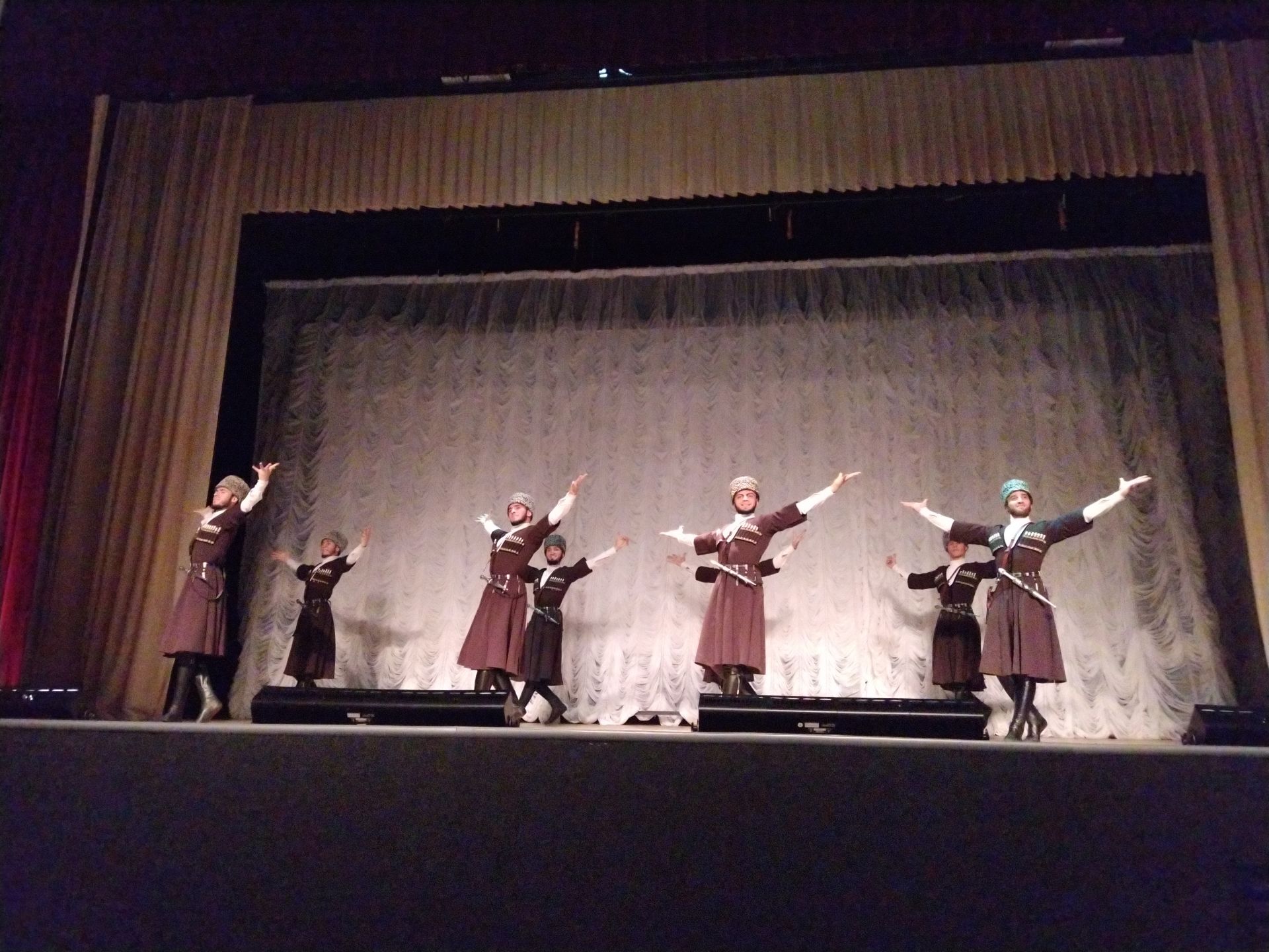 В Чистополе прошел концерт чеченского ансамбля «Нохчо» (ФОТОРЕПОРТАЖ)