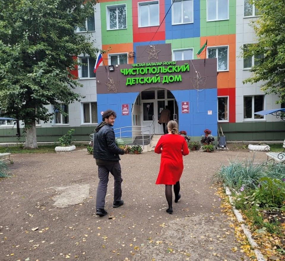Представители Чистопольского благочиния передали угощения воспитанникам детского дома