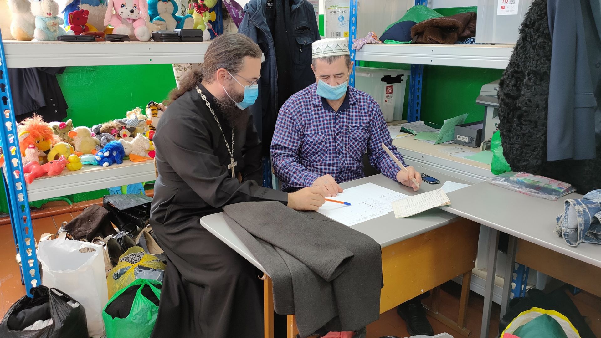 В благочиниях Чистопольской епархии активно работают пункты гуманитарной помощи