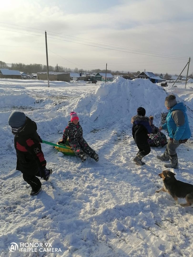 Юные жители села из Чистопольского района соревновались на санках