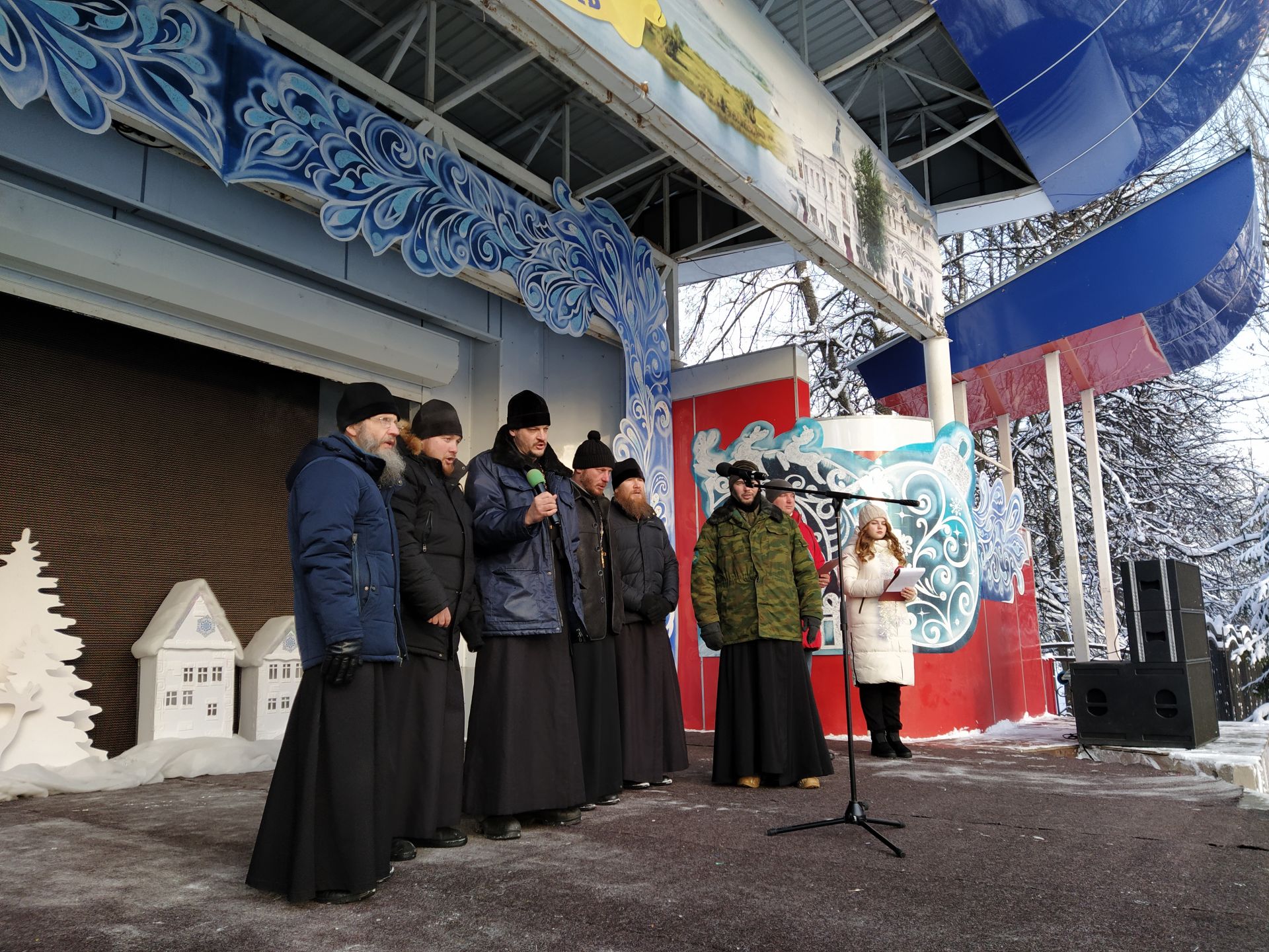 На рождественских гуляниях чистопольцы пели, танцевали и участвовали в конкурсах