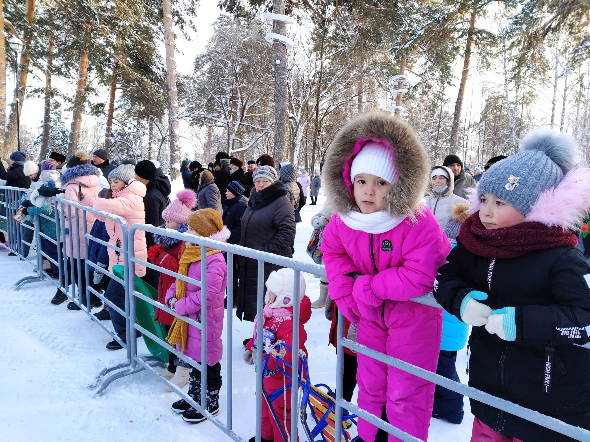 На рождественских гуляниях чистопольцы пели, танцевали и участвовали в конкурсах