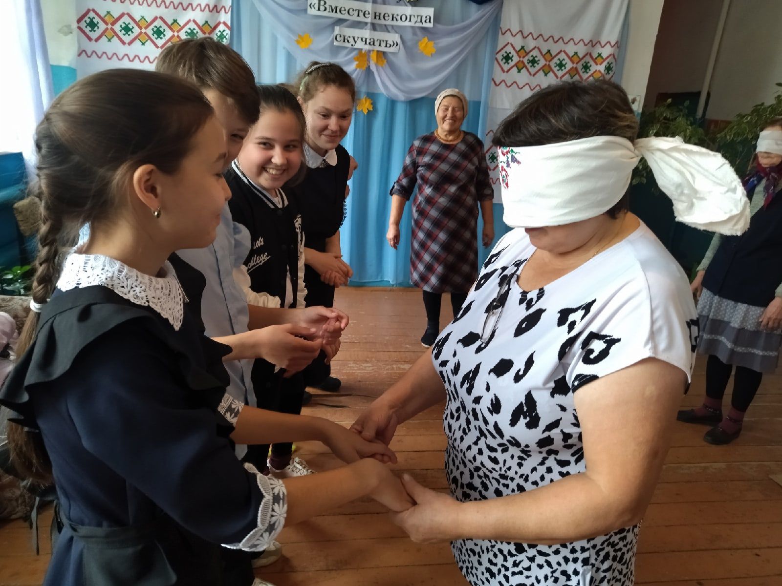 Вместе некогда скучать: в чистопольском селе устроили праздник для бабушек и их внуков