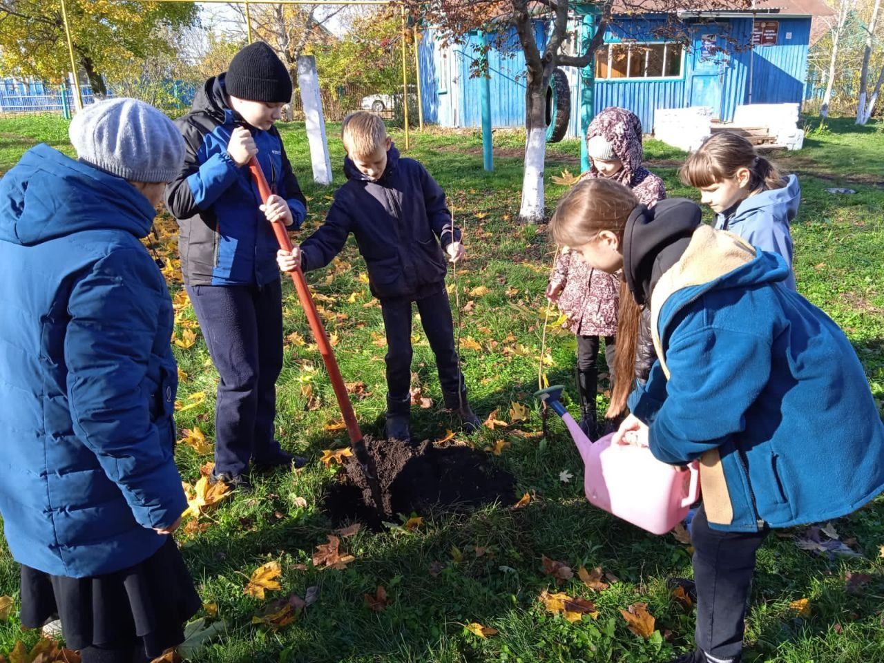 Саду цвесть: юные жители чистопольского села посадили деревья