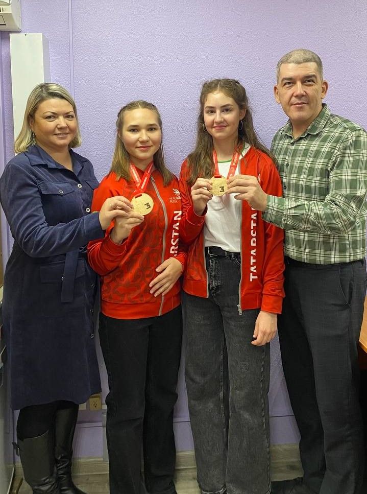Чистопольские школьницы получили награды из рук Президента Татарстана