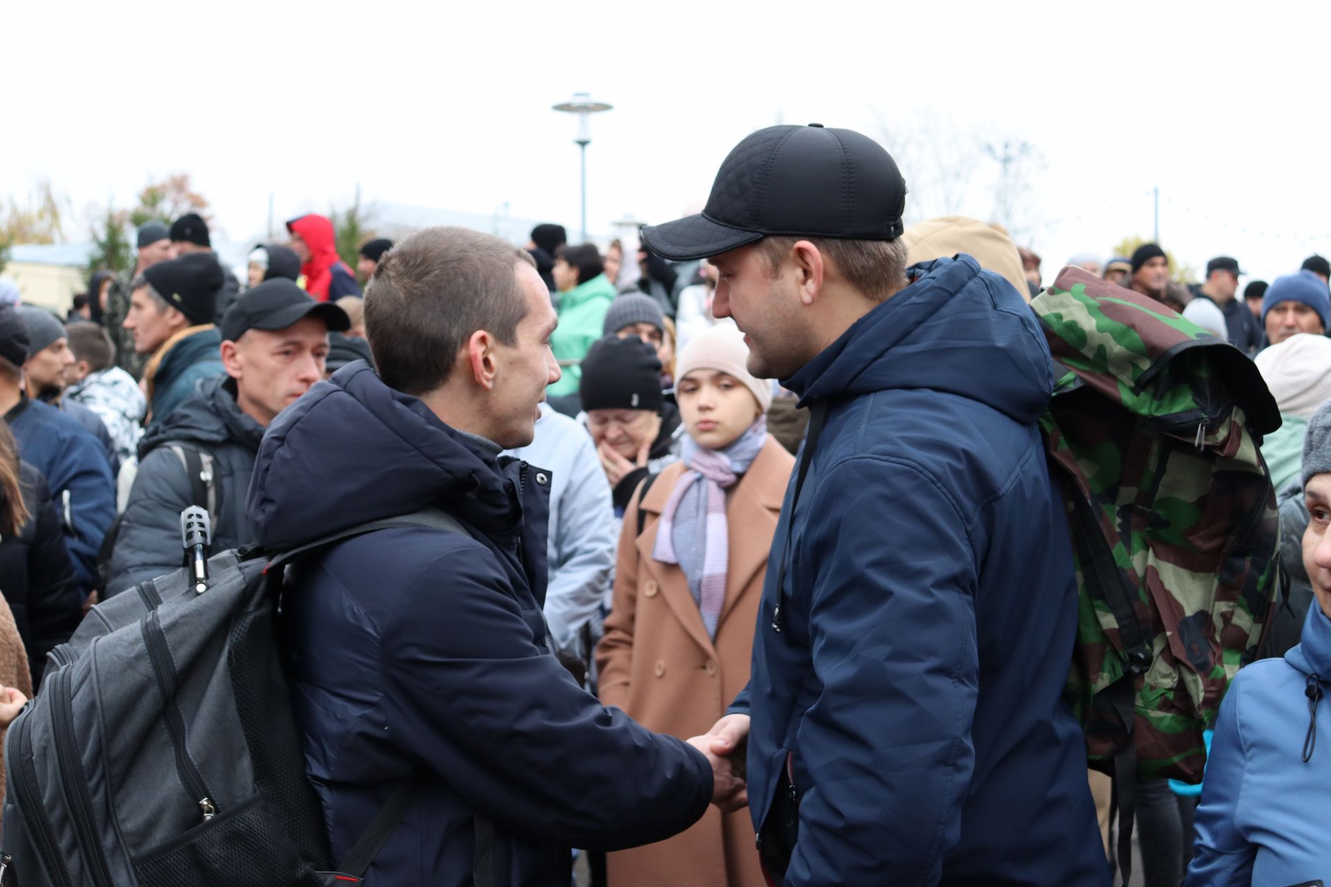 «Мама, я вернусь!»: в Чистополе состоялась очередная отправка мобилизованных граждан