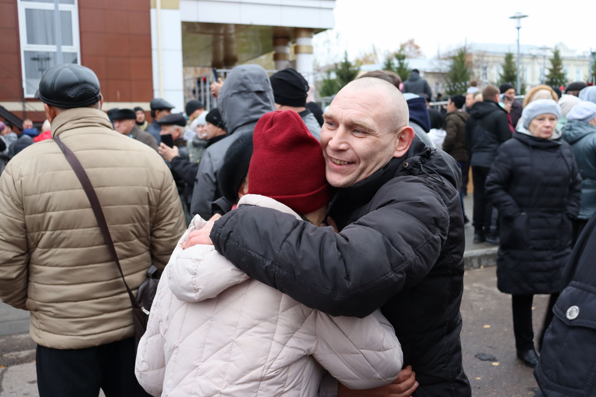 «Мама, я вернусь!»: в Чистополе состоялась очередная отправка мобилизованных граждан