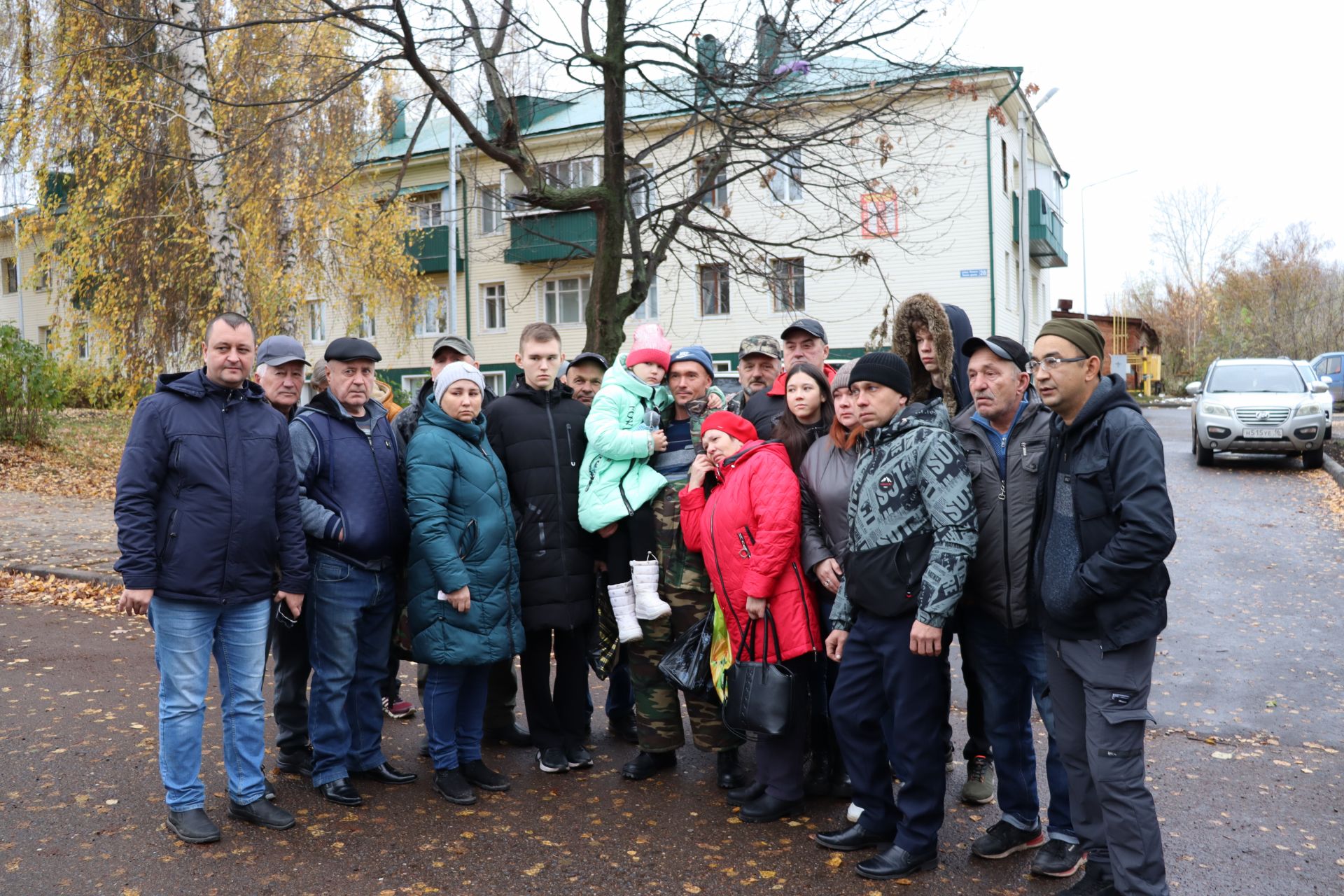 «Мама, я вернусь!»: в Чистополе состоялась очередная отправка мобилизованных граждан