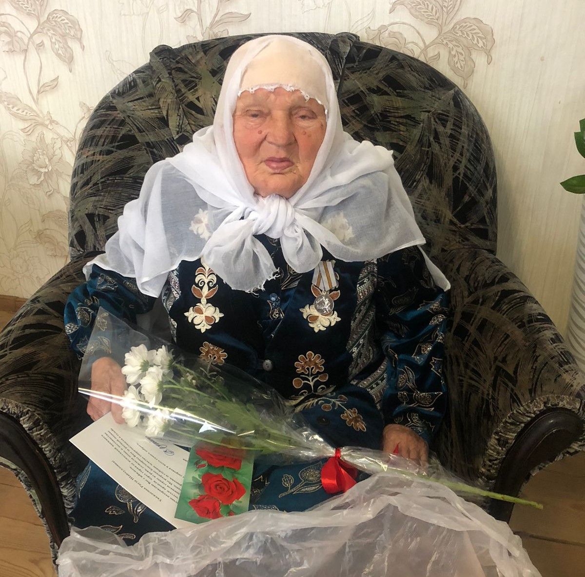 В Чистополе труженица тыла Рауза Гиззатуллина отметила 90-летие