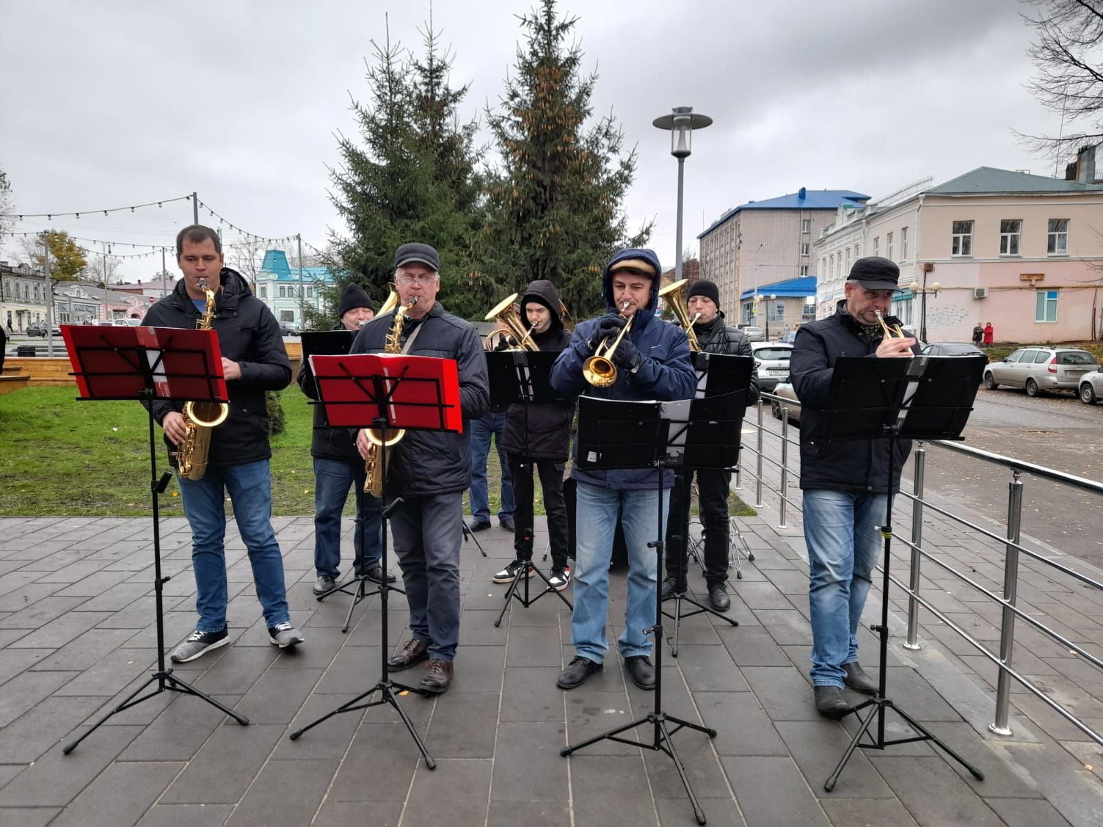 «Мама, я вернусь!»: в Чистополе состоялась очередная отправка мобилизованных граждан