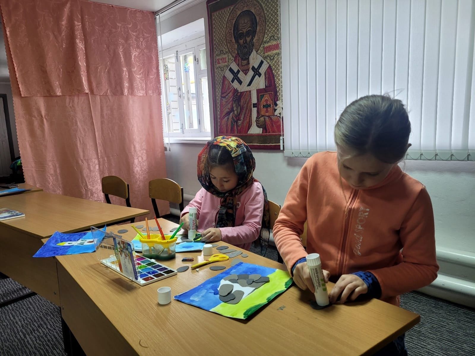 Воспитанники воскресных школ Чистопольского благочиния сделали своими руками Животворящий Крест