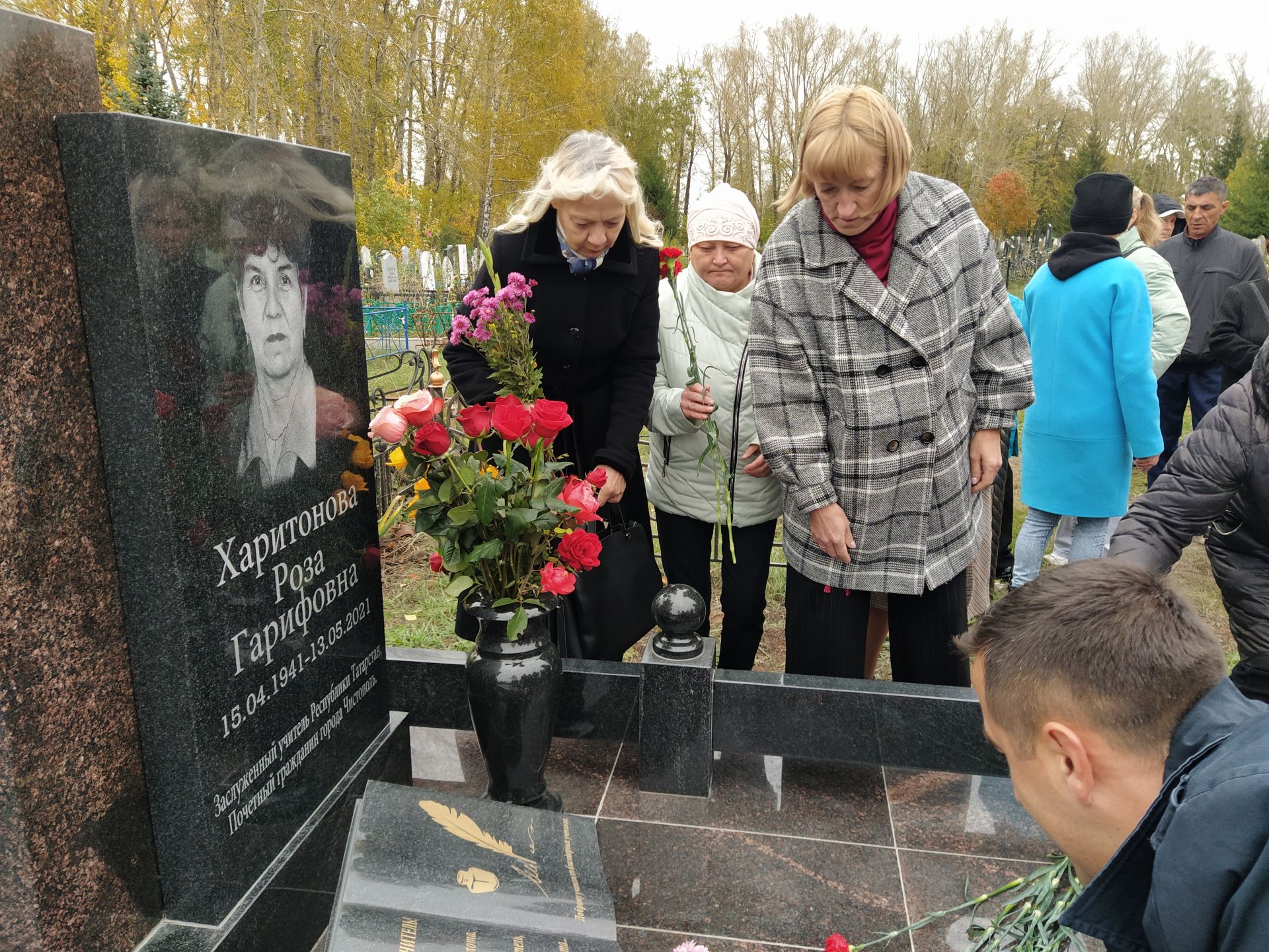 В Чистополе состоялось открытие памятника на могиле известного учителя Розы Харитоновой