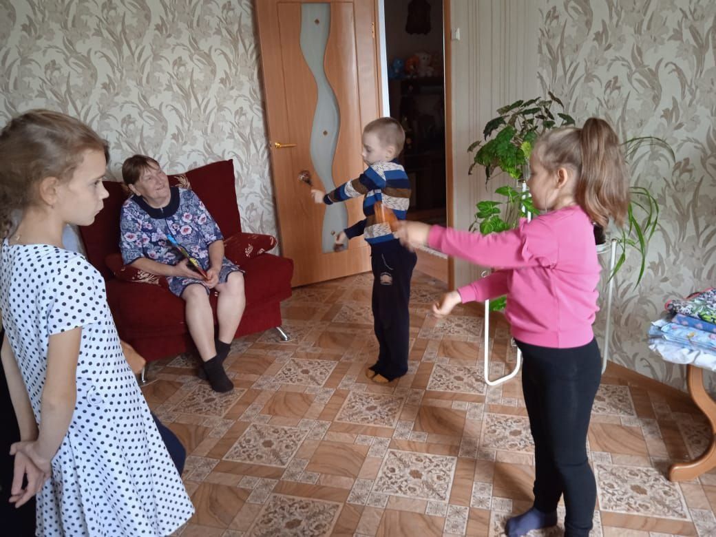 Дети чистопольского села устроили концерт для одного зрителя