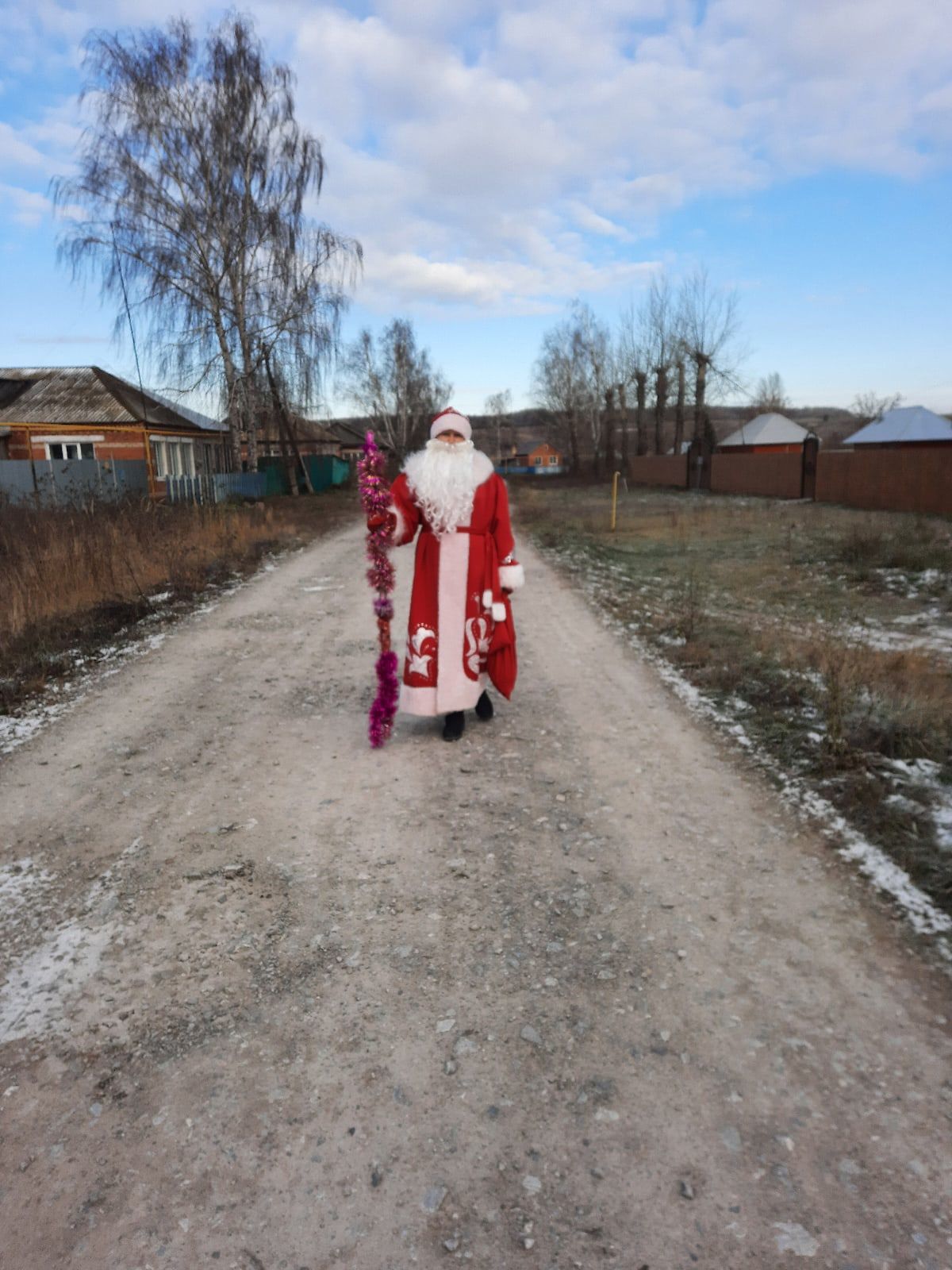 Жители чистопольского села поздравляли Деда Мороза с Днем рождения