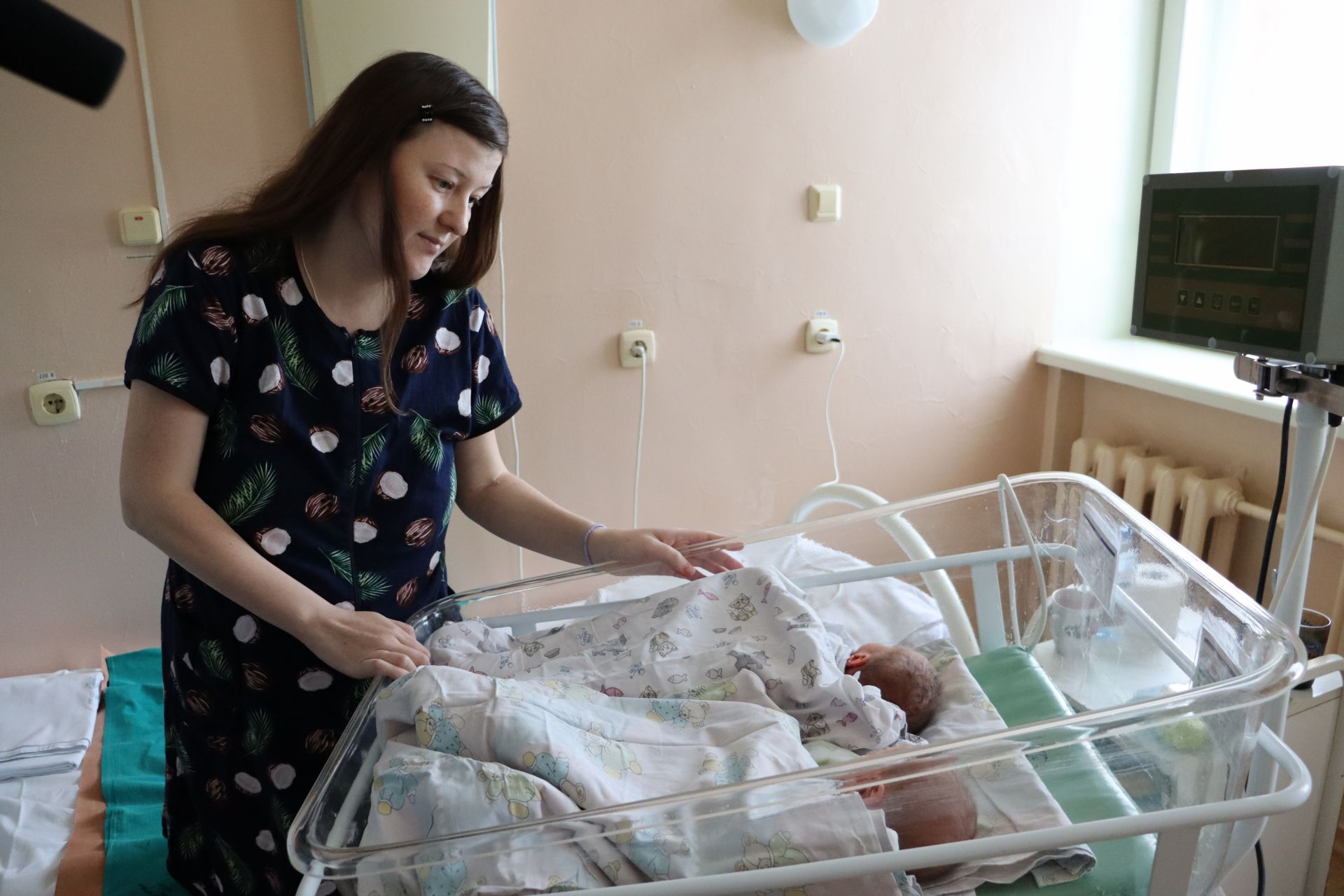 Молодым мамам Чистополя прямо в роддоме вручили свидетельства о рождении