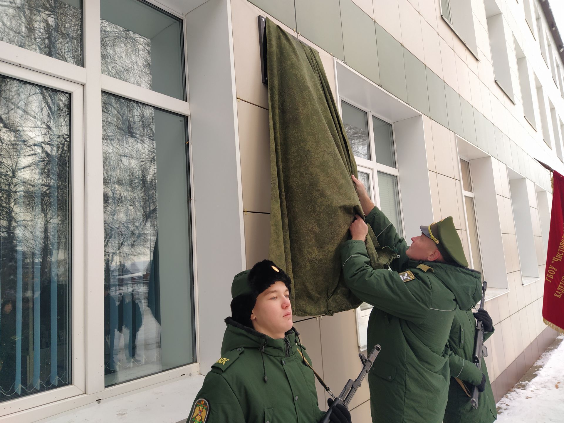 В Чистополе открыли мемориальную доску в память об участнике спецоперации Сергее Тимофеенко