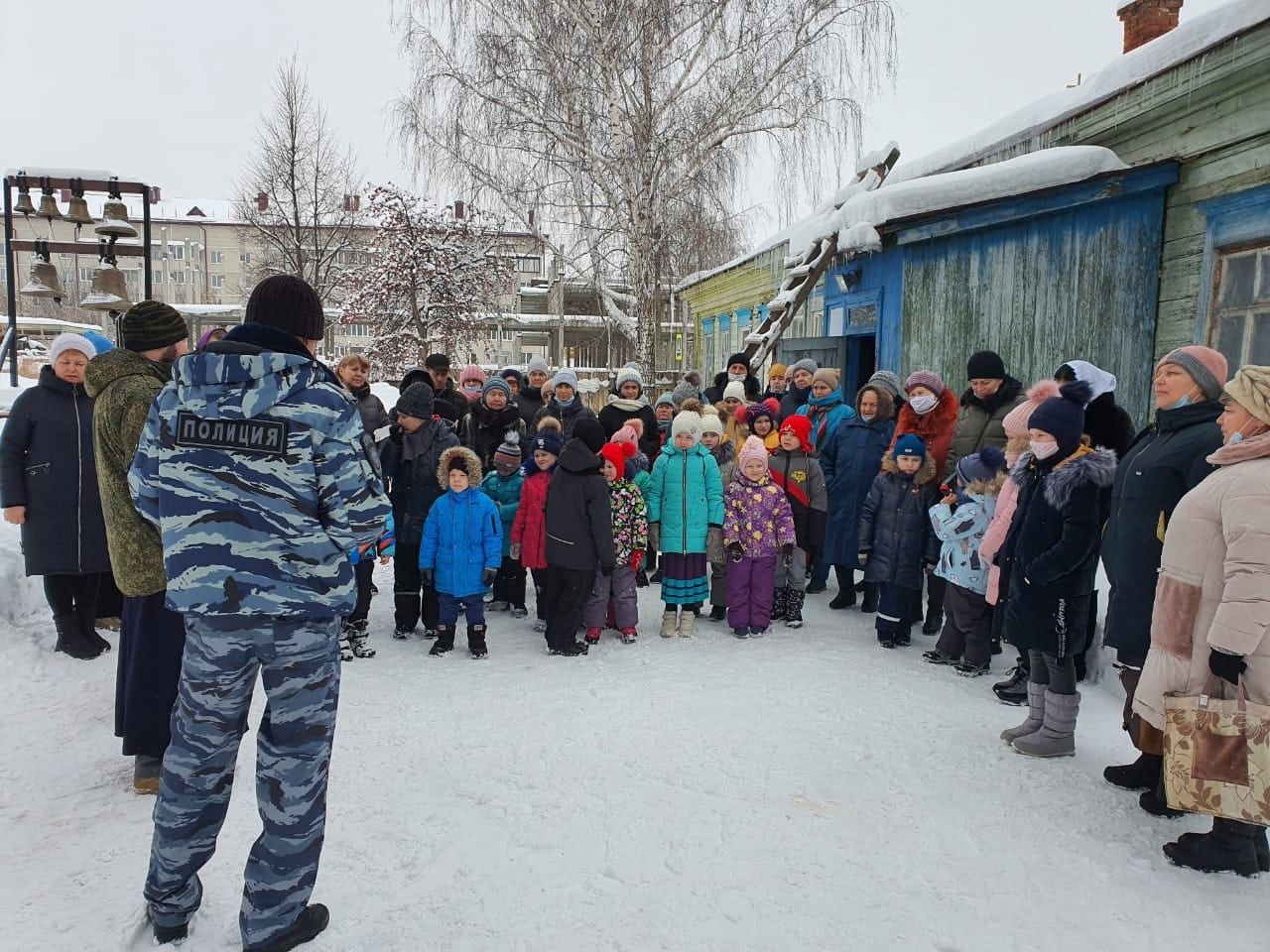 Воспитанникам воскресной школы рассказали, как обезопасить себя от бродячих собак