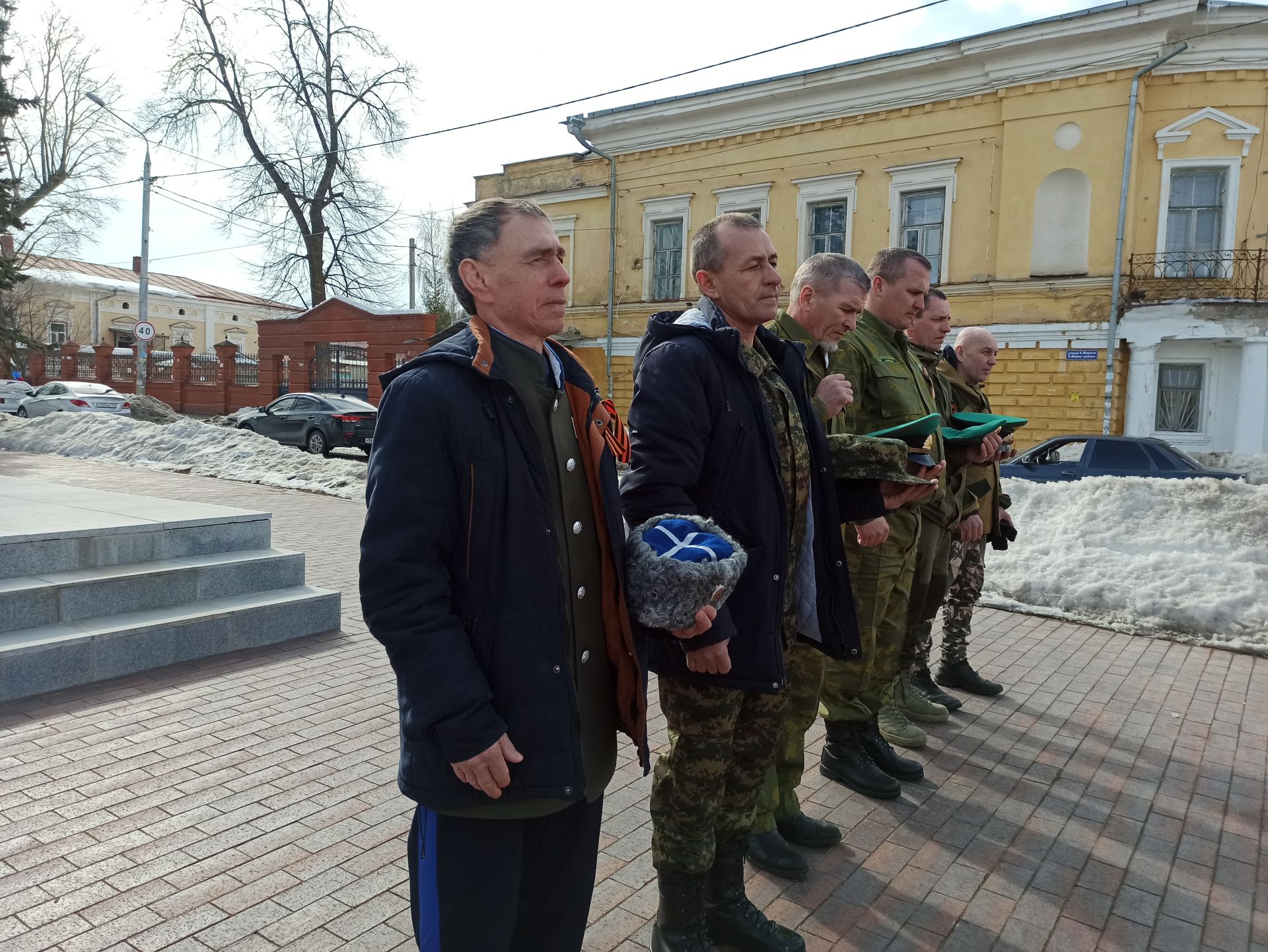 В Чистополе состоялся автопробег в поддержку российских военных (фоторепортаж)