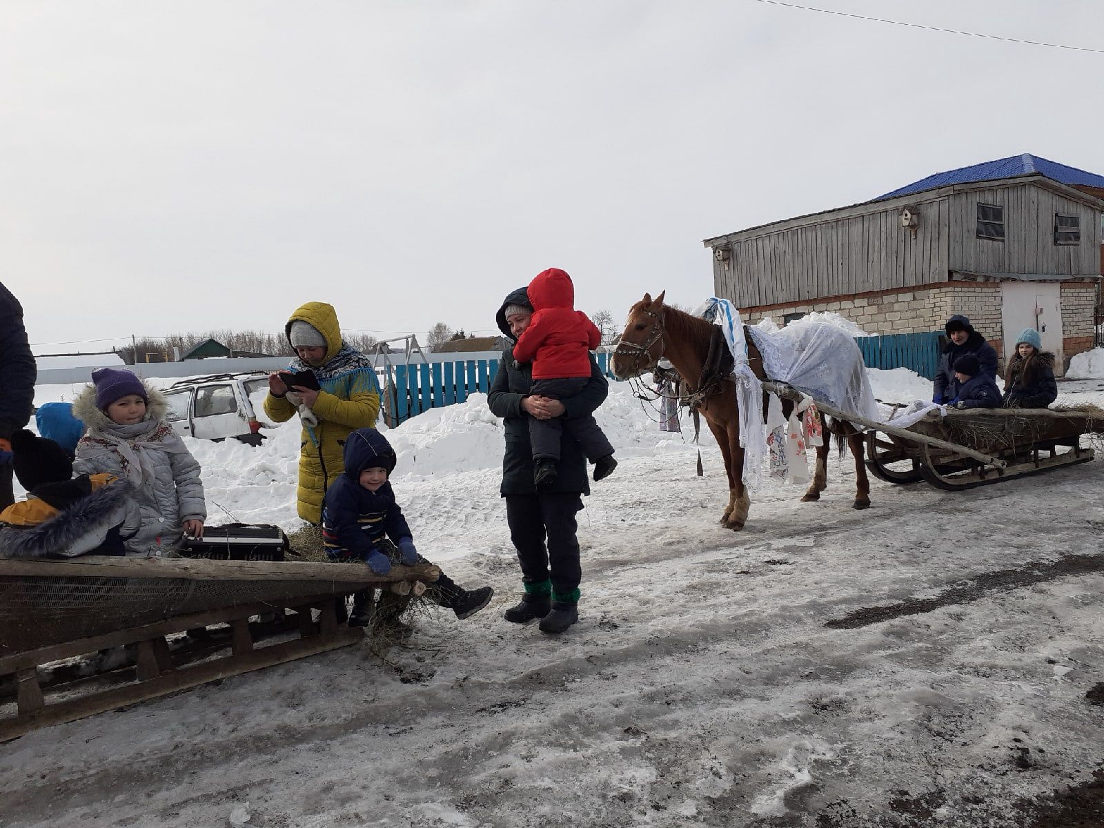 Запряженные лошади, заливистая гармонь: в чистопольском селе встречали Навруз