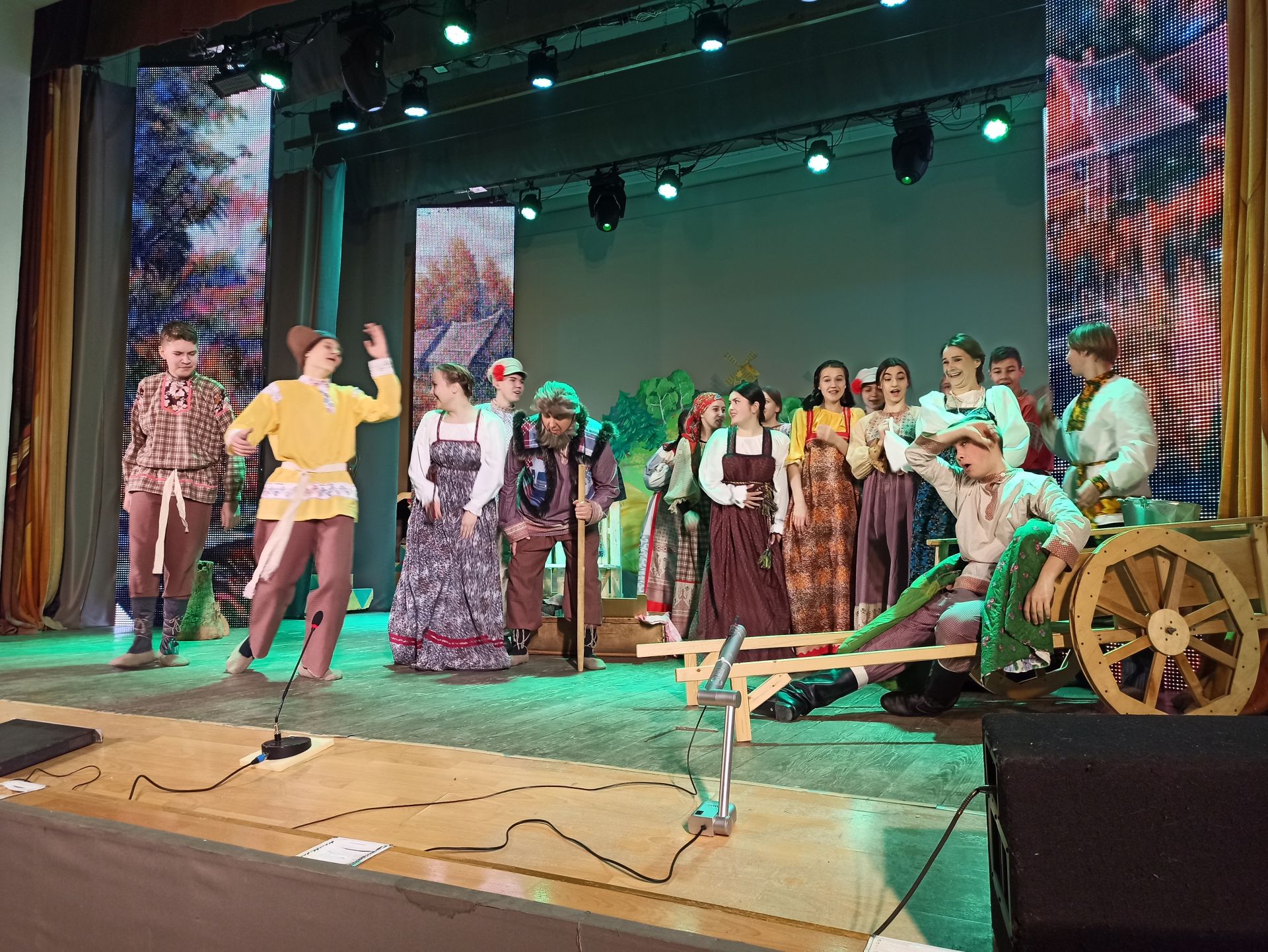 Чистопольский творческий коллектив «Экспромт» стал финалистом фестиваля «Театральное Приволжье» (фоторепортаж)