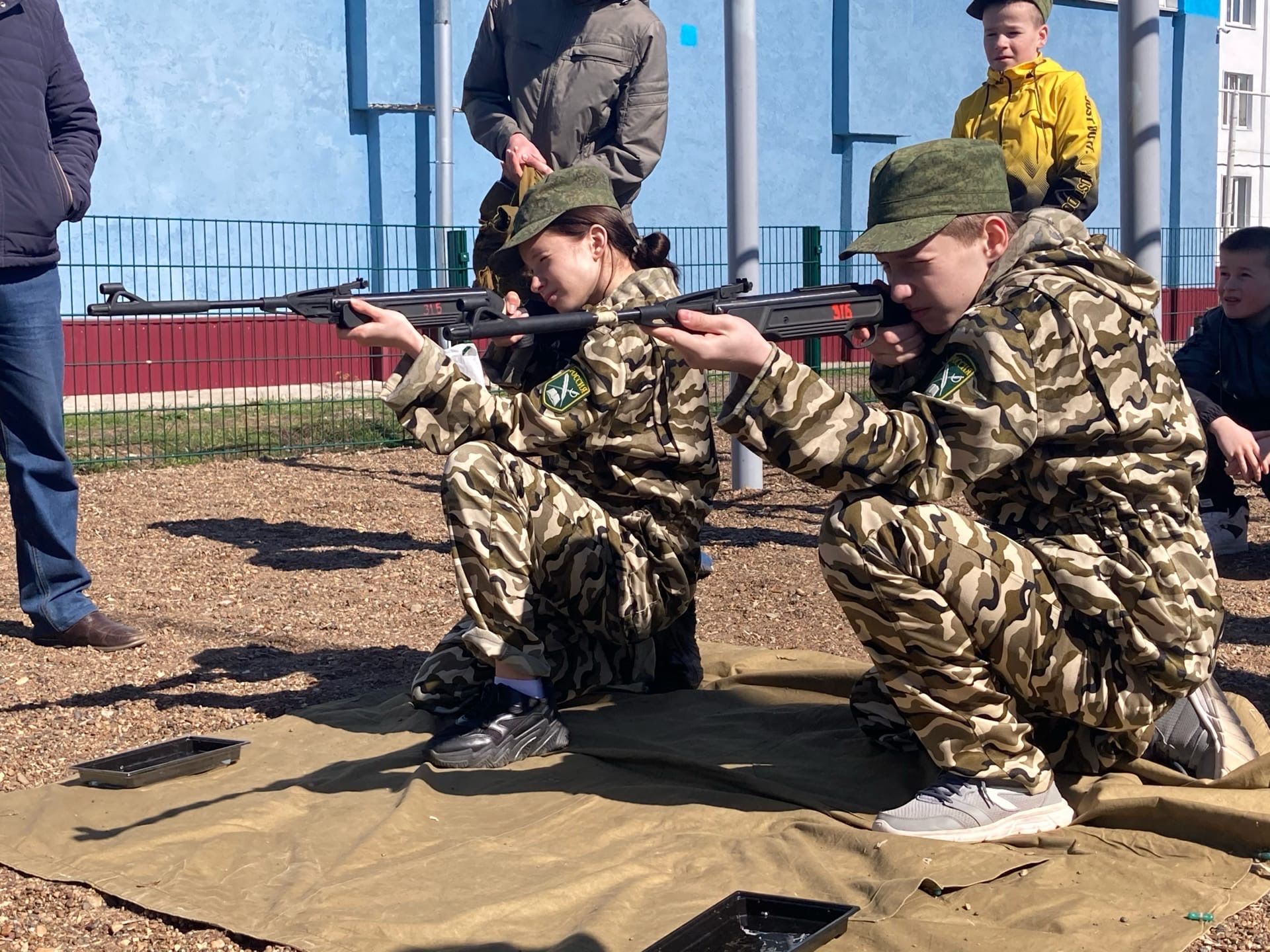 Чистопольские школьники боролись за победу в военно-спортивной игре «Зарница-2022» (Фоторепортаж)