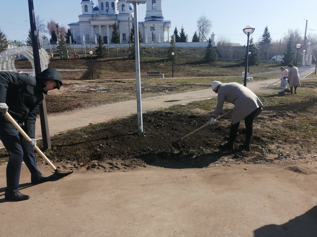 Школьники, студенты, сотрудники предприятий и организаций присоединились к Всероссийскому субботнику