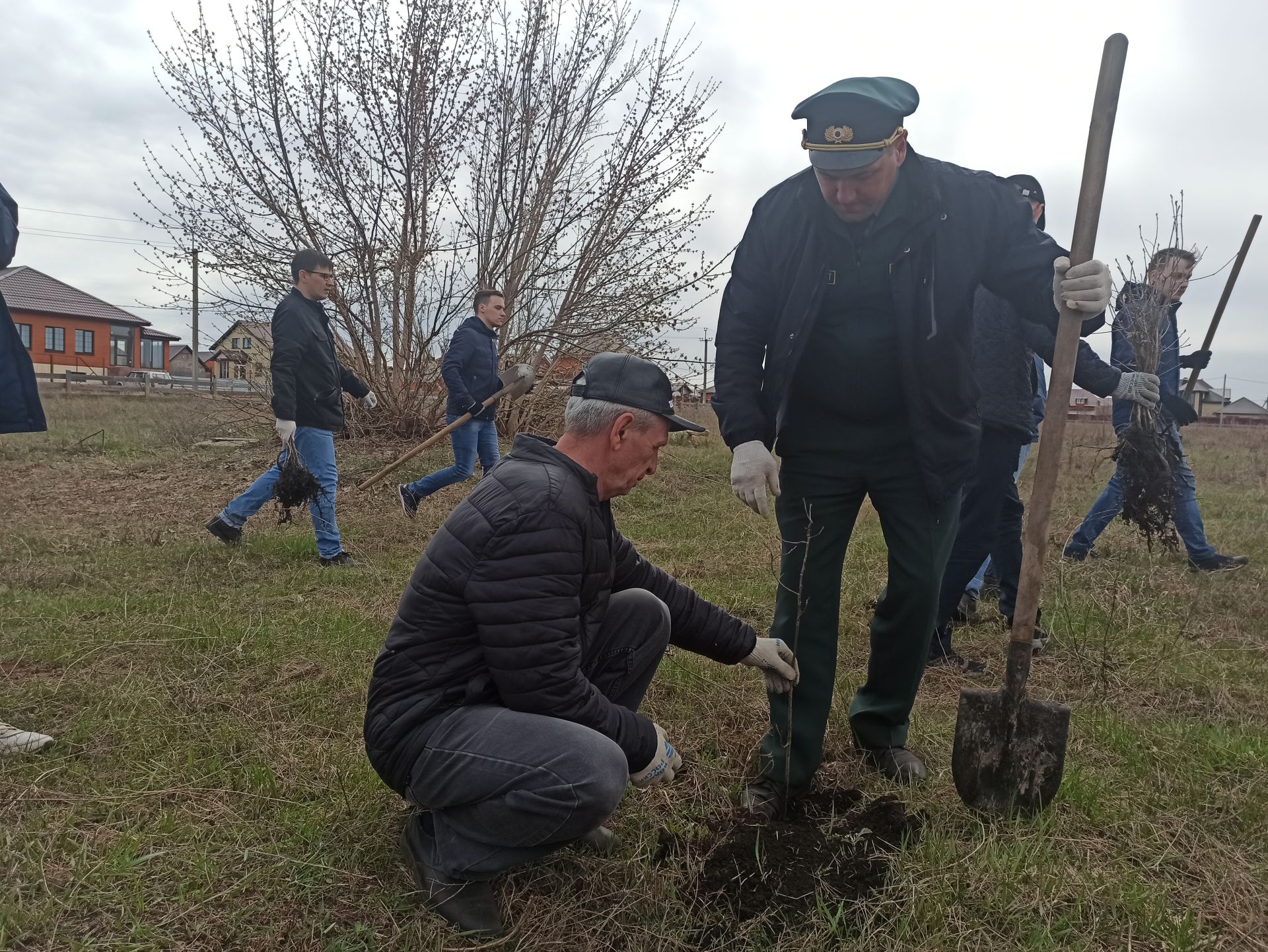 «Сад памяти»: чистопольцы высадили более 500 молодых деревьев (фоторепортаж)