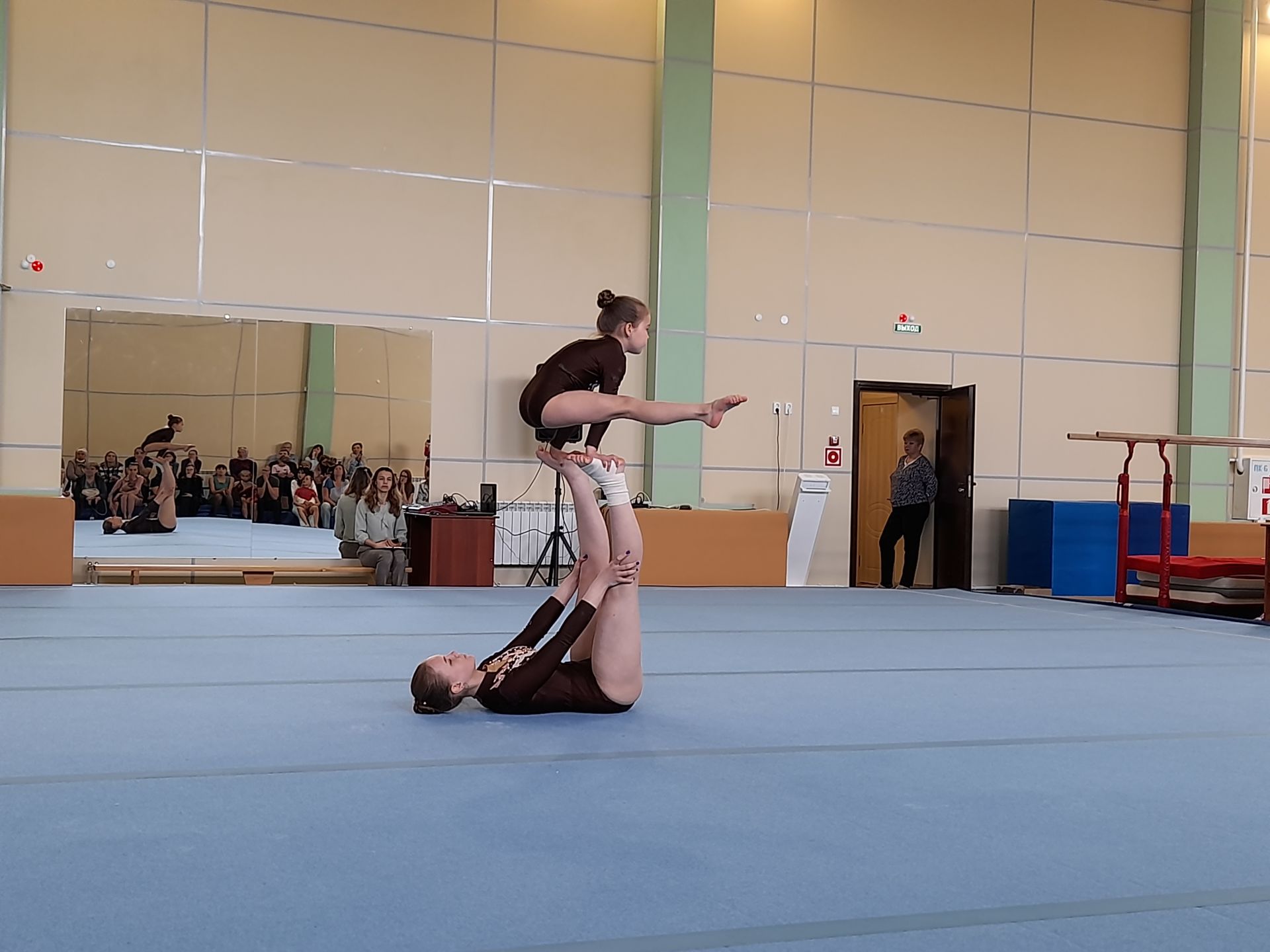 Чистопольские акробатки показали свое мастерство (фоторепортаж)