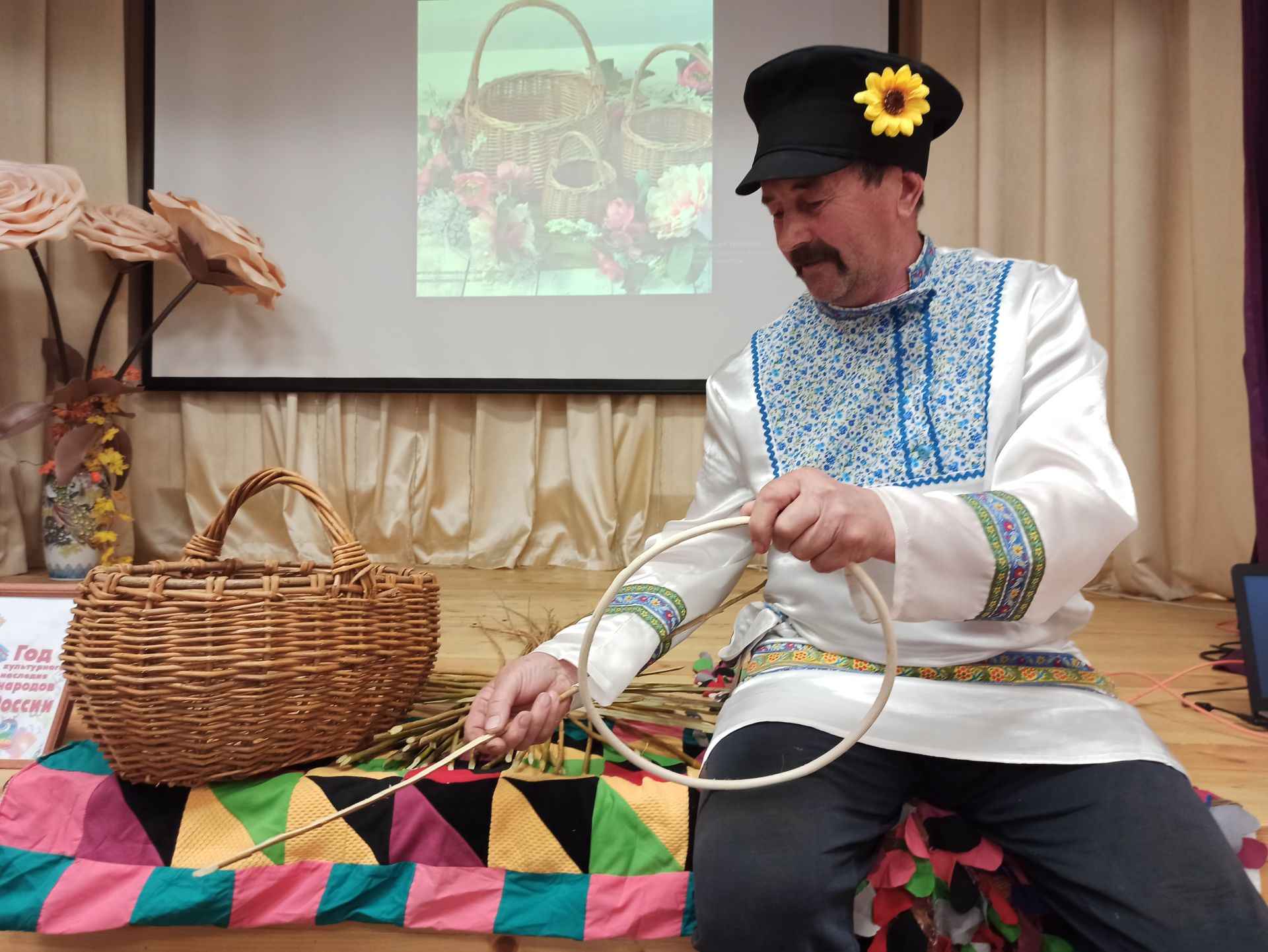 Народный умелец Николай Сурков провел мастер-класс по плетению корзин из лозы ивы (фоторепортаж)