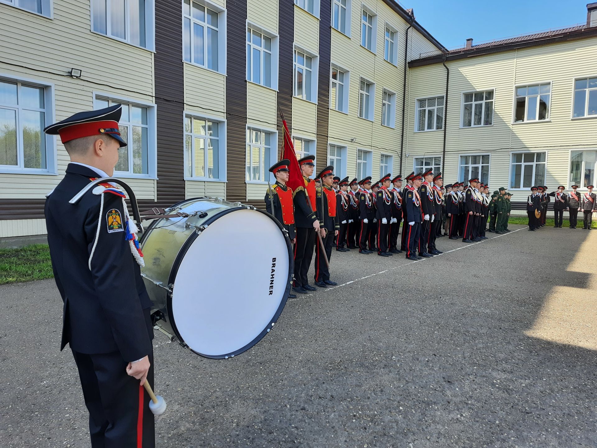 Чистопольские кадеты простились со знаменем родной школы